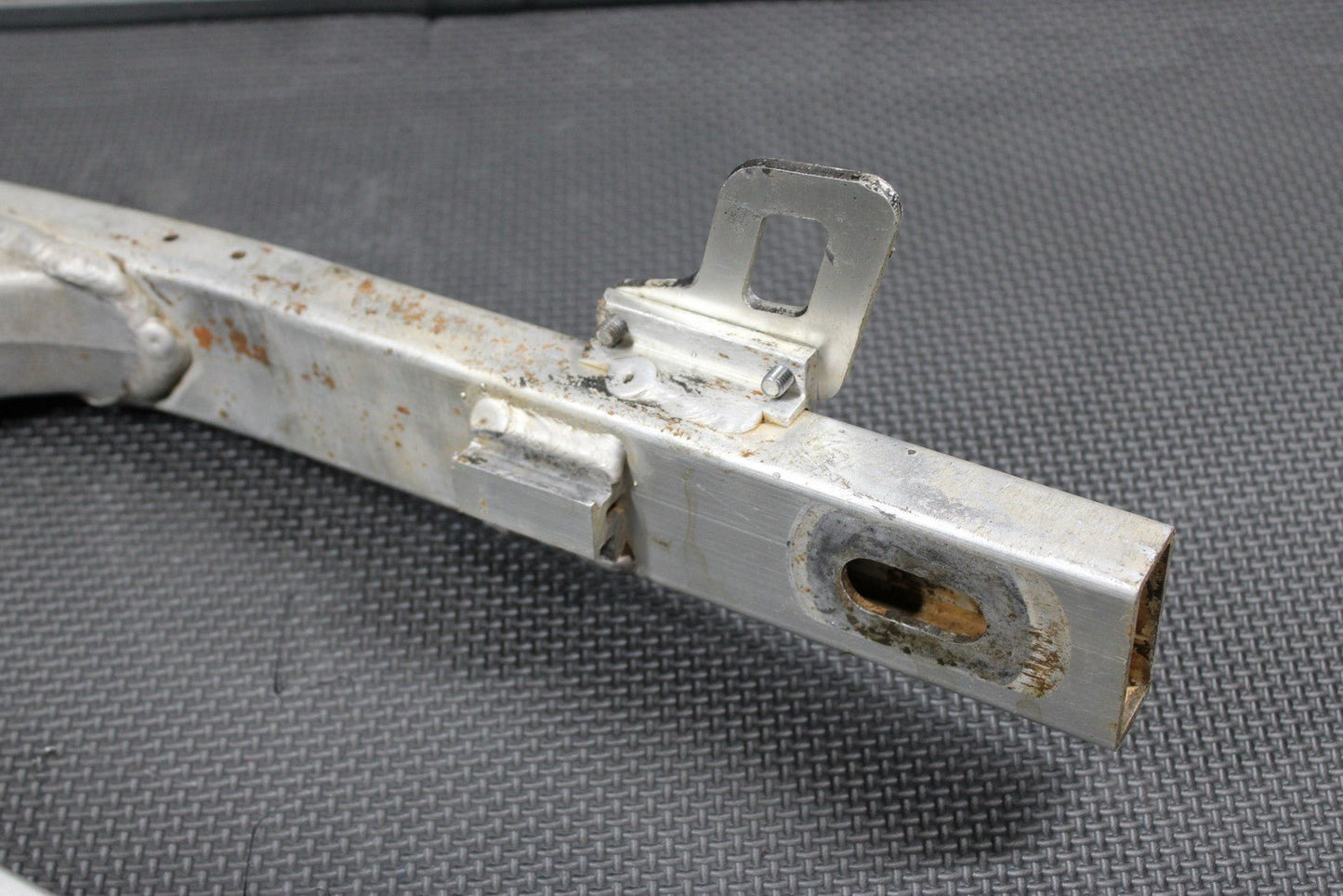 2001 SUZUKI RM80 OEM SWINGARM SWING ARM SUSPENSION 61000 - 03B21 - hggarage