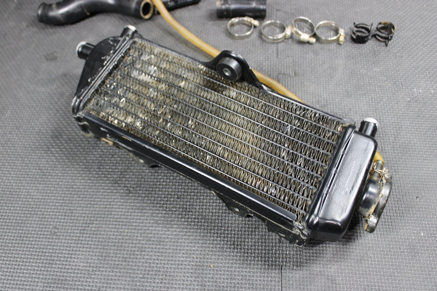 1999 YAMAHA YZ250 OEM RADIATOR GUARD SHIELD LOUVER VENT 4SR - 1240A - 10 - 00 - hggarage