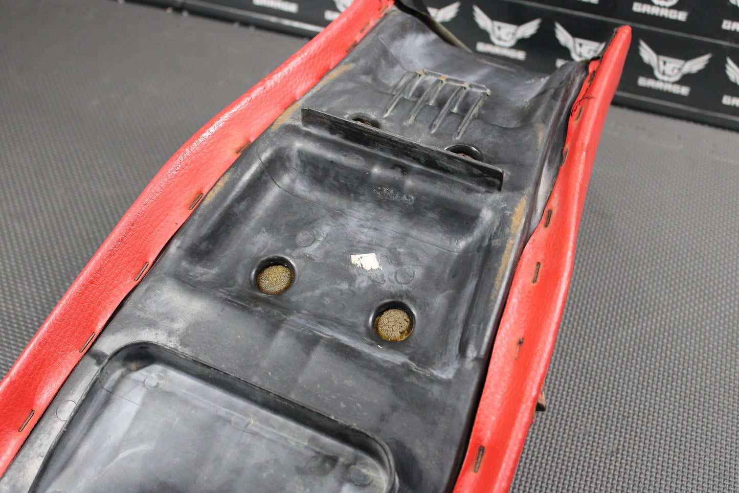 2002 Honda XR200R 93 - 02 OEM Seat Saddle 77200 - KT0 - A50ZA - hggarage