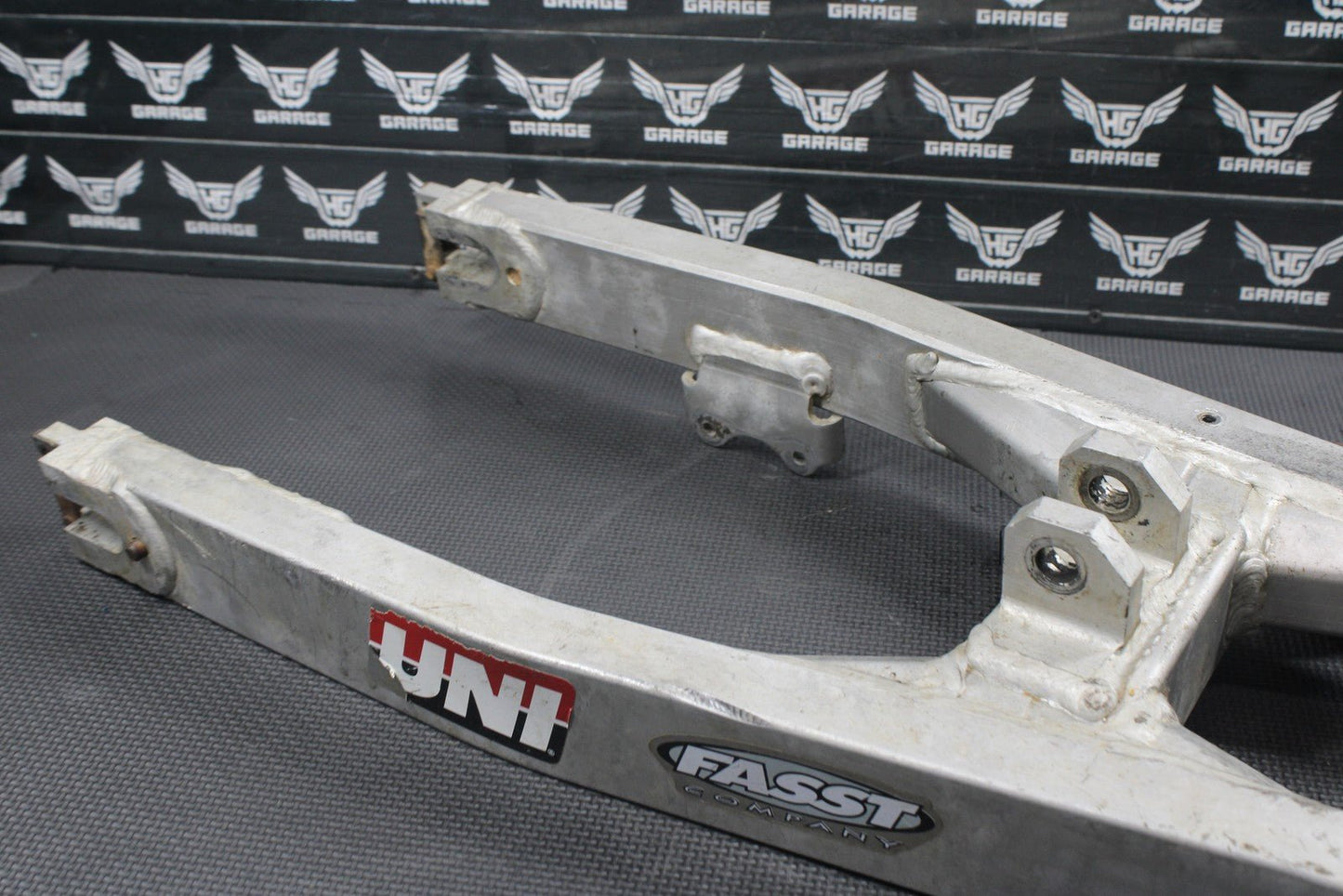1986 KAWASAKI KDX200 OEM REAR SWINGARM SWING ARM SUSPENSION 33001 - 1259 - hggarage