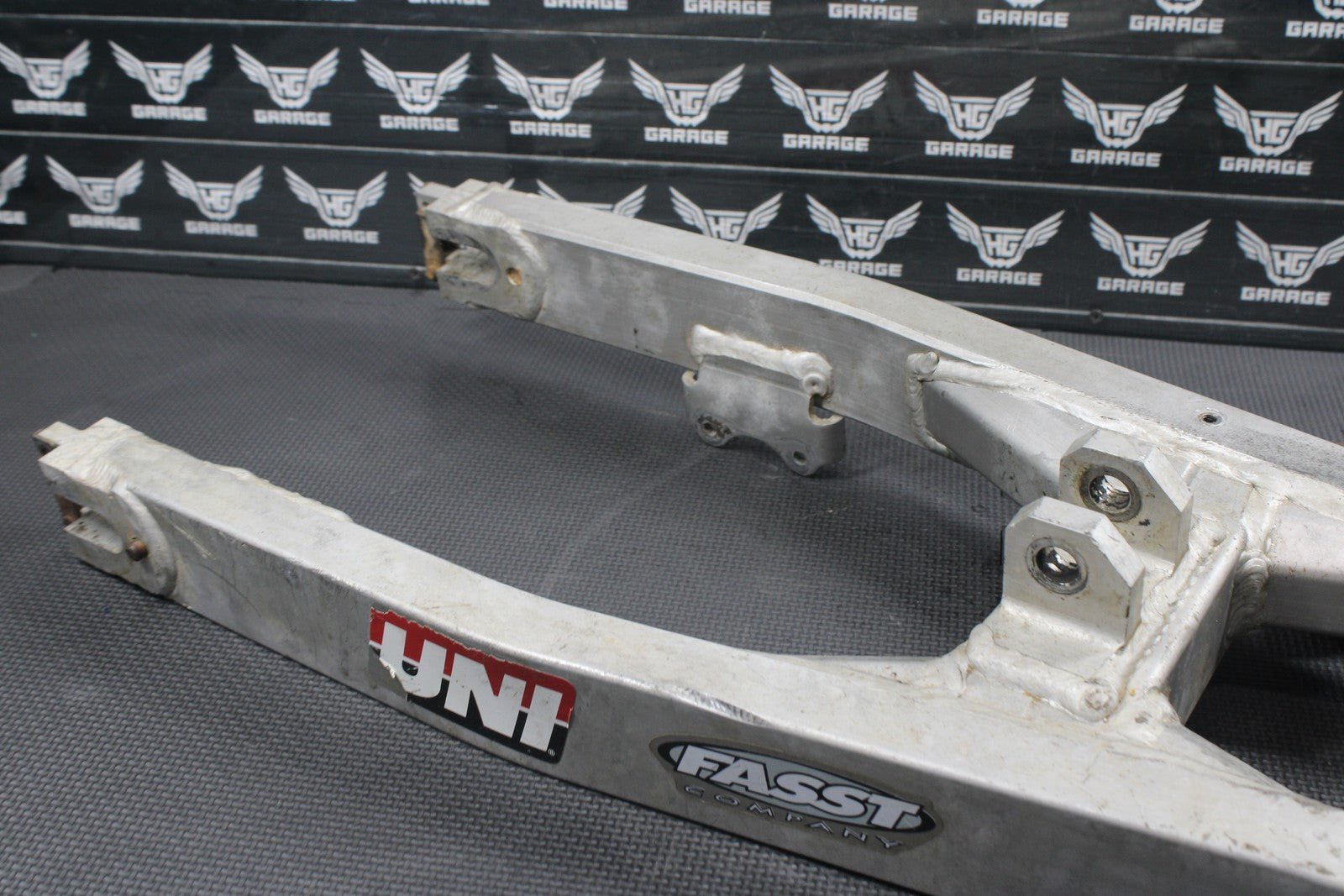 1986 KAWASAKI KDX200 OEM REAR SWINGARM SWING ARM SUSPENSION 33001 - 1259 - hggarage
