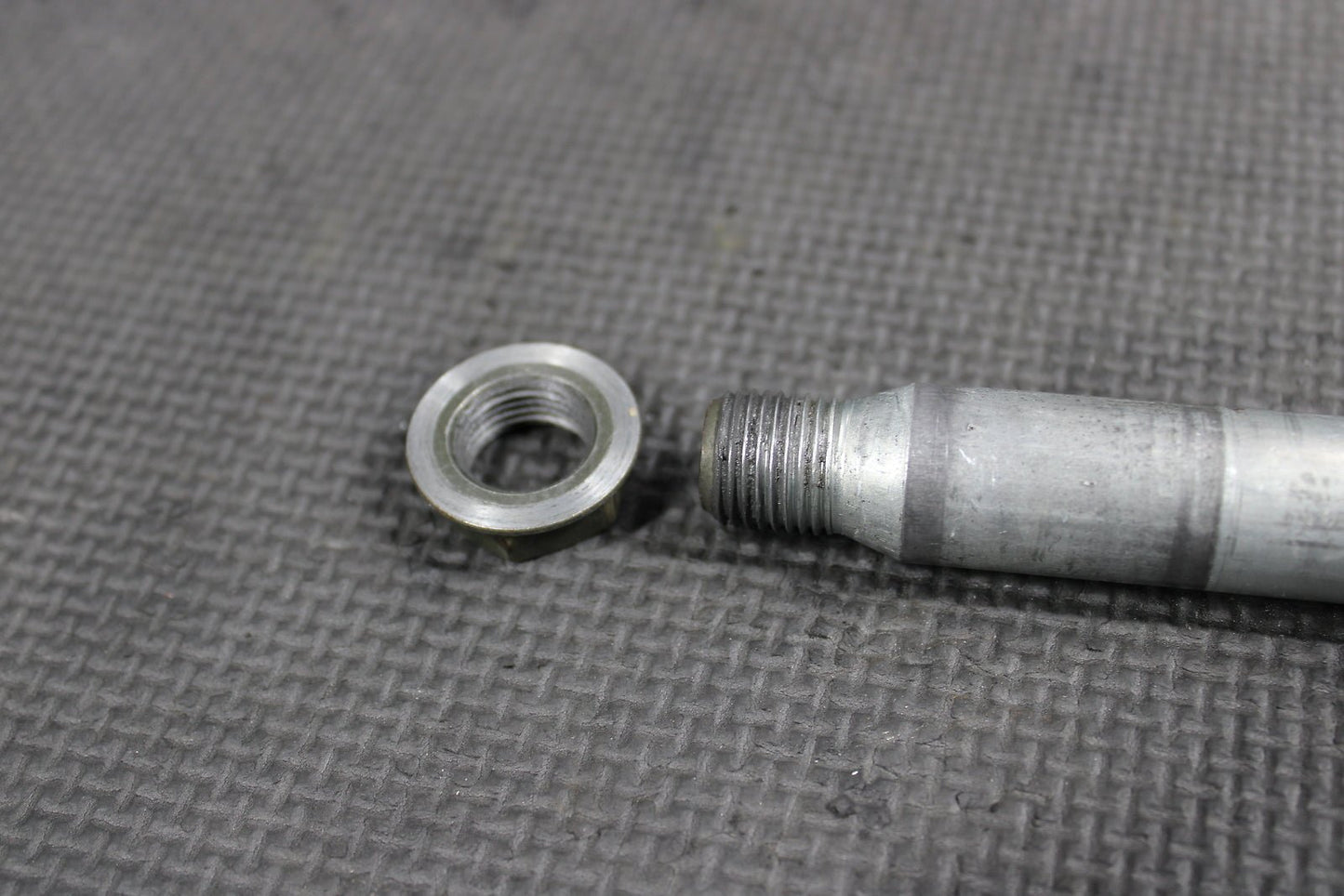 2005 YAMAHA YZ250F OEM FRONT WHEEL RIM AXLE PIVOT BOLT 1C3 - 25181 - 10 - 00 - hggarage