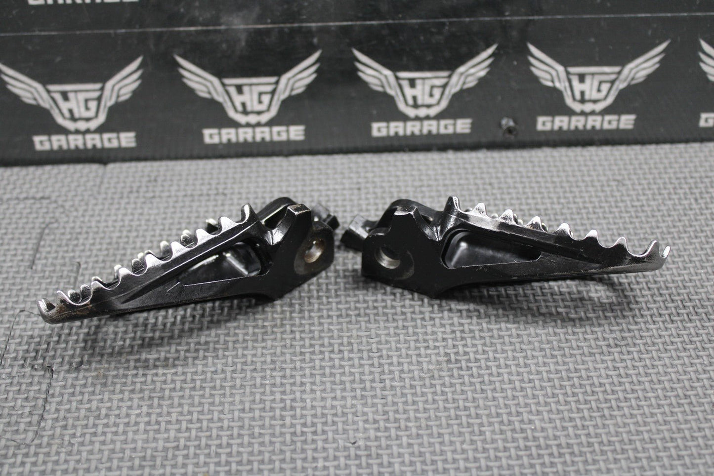 2006 HONDA CRF450X CR125 CR250R OEM RIGHT LEFT FOOT REST PEGS PEDALS FOOTPEGS - hggarage