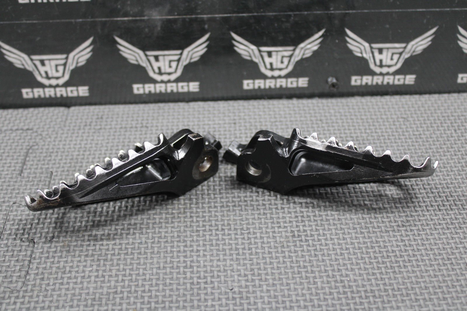 2006 HONDA CRF450X CR125 CR250R OEM RIGHT LEFT FOOT REST PEGS PEDALS FOOTPEGS - hggarage