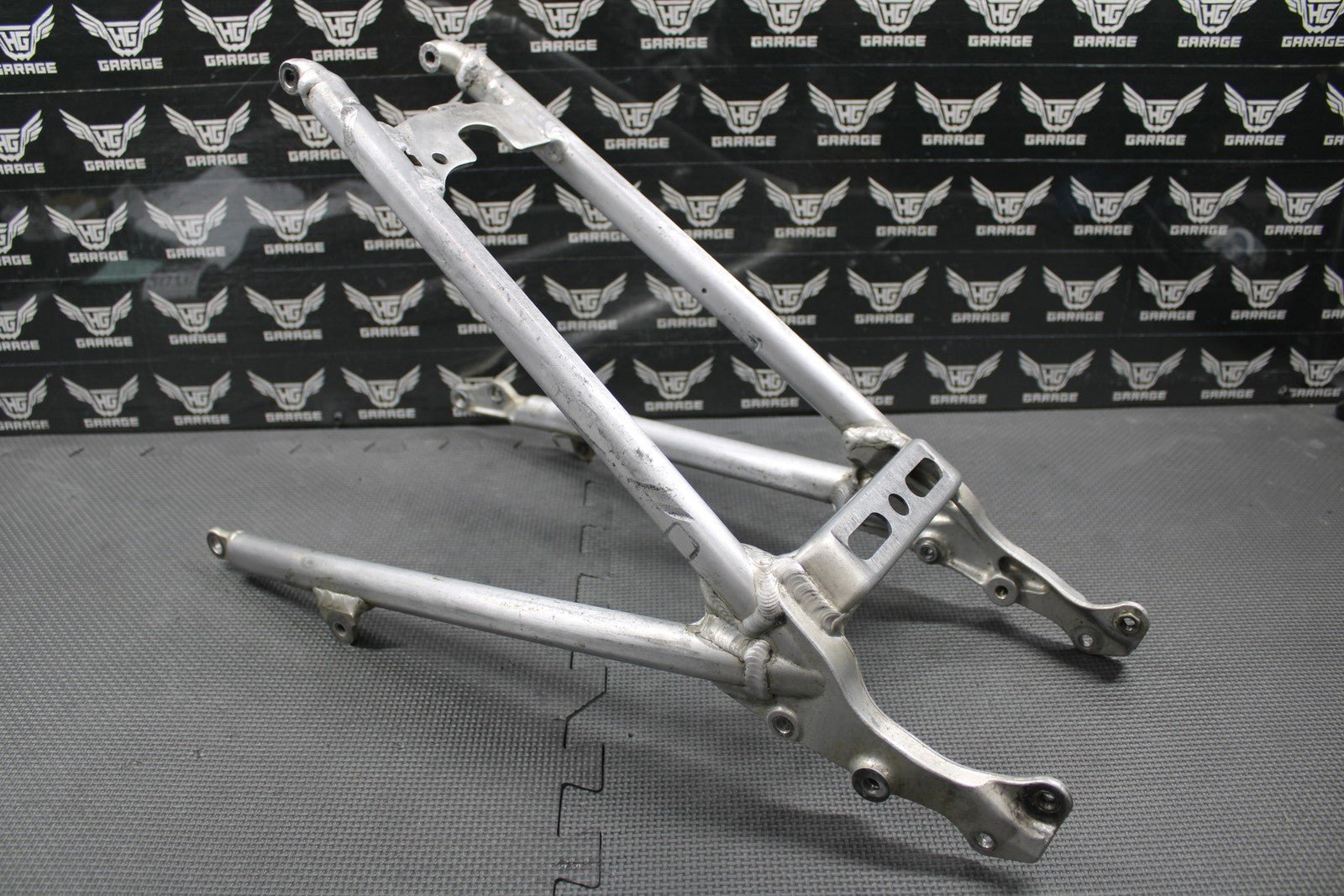 2008 06 - 09 HONDA CRF250R OEM REAR BACK FRAME SUBFRAME DUAL MUFFLER 50200 - KRN - 850 - hggarage