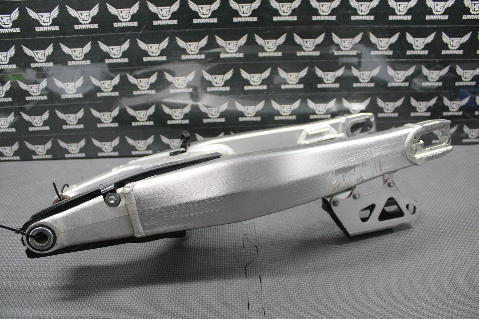 2019 SUZUKI 19 - 21 RMZ250 OEM SWINGARM SWING ARM SUSPENSION 61000 - 46K00 GOOD! - hggarage