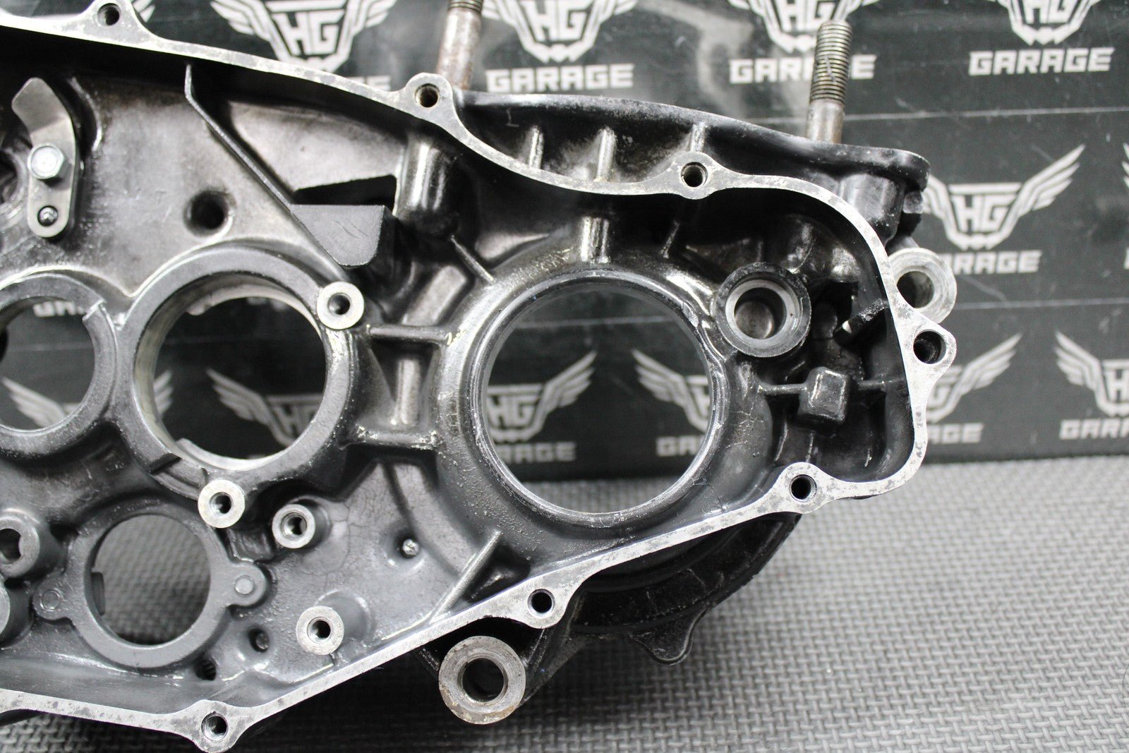 1988 HONDA CR250R OEM RIGHT ENGINE MOTOR CRANKCASE CRANK CASE 111A0 - KS7 - 830 NICE - hggarage