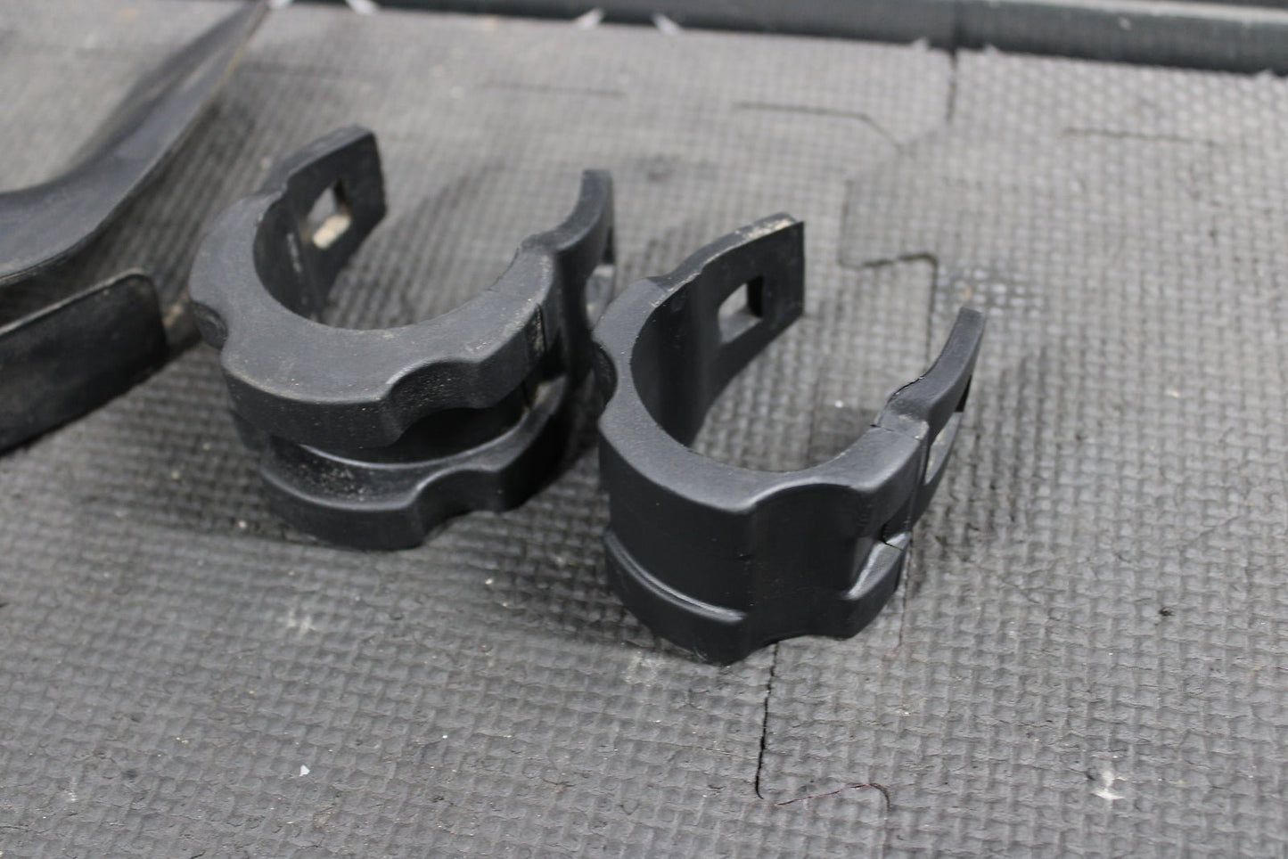 2000 HONDA XR200R 86 - 88 / 1990 1991 / 93 - 02 OEM GAS FUEL TANK DAMPERS 17611 - KT0 - hggarage