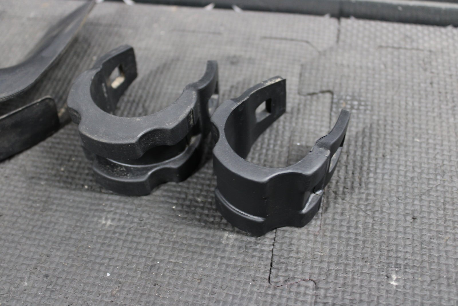 2000 HONDA XR200R 86 - 88 / 1990 1991 / 93 - 02 OEM GAS FUEL TANK DAMPERS 17611 - KT0 - hggarage