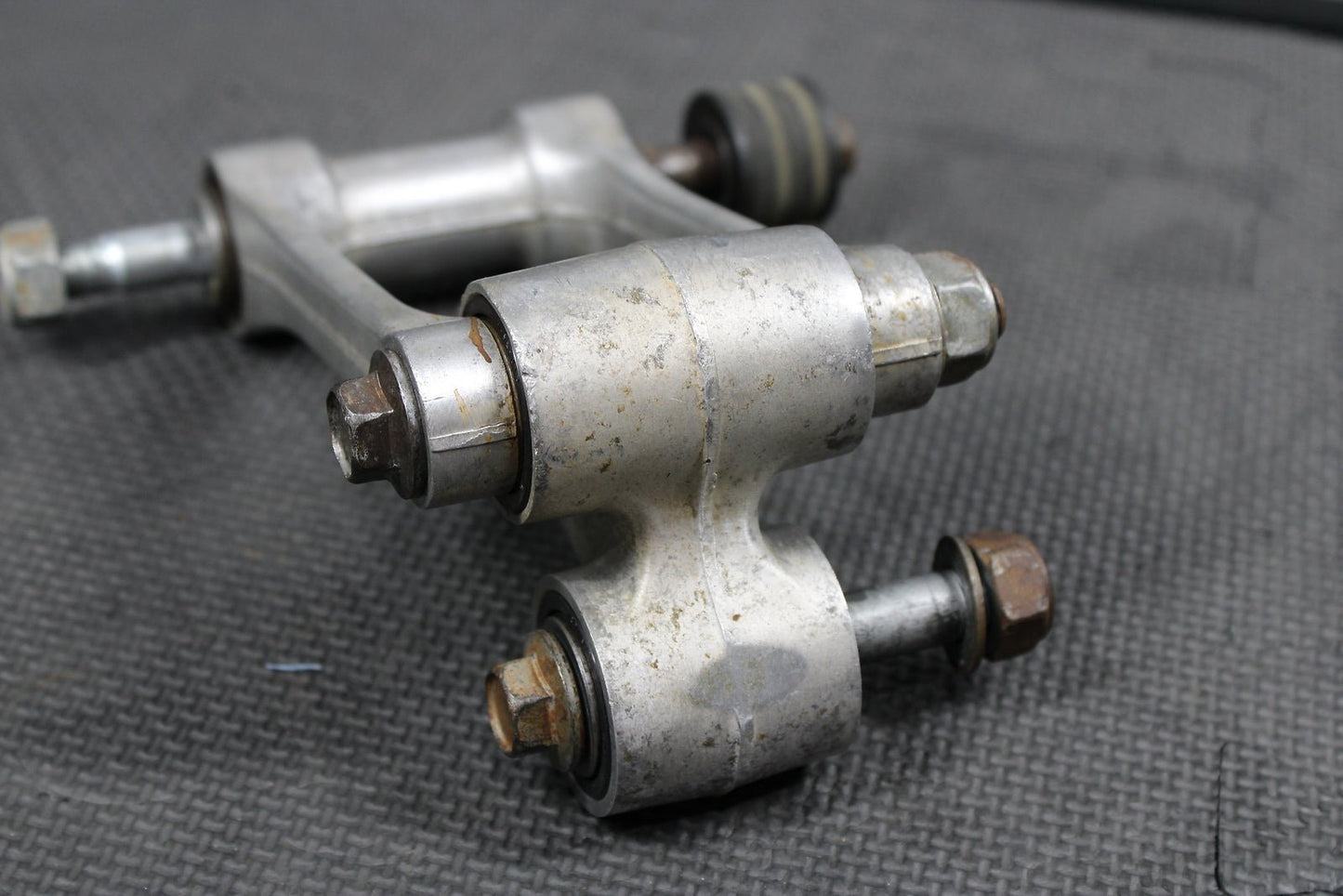 2003 Honda CRF450R OEM Rear Shock Linkage Links 52465 - Meb - 750 - hggarage