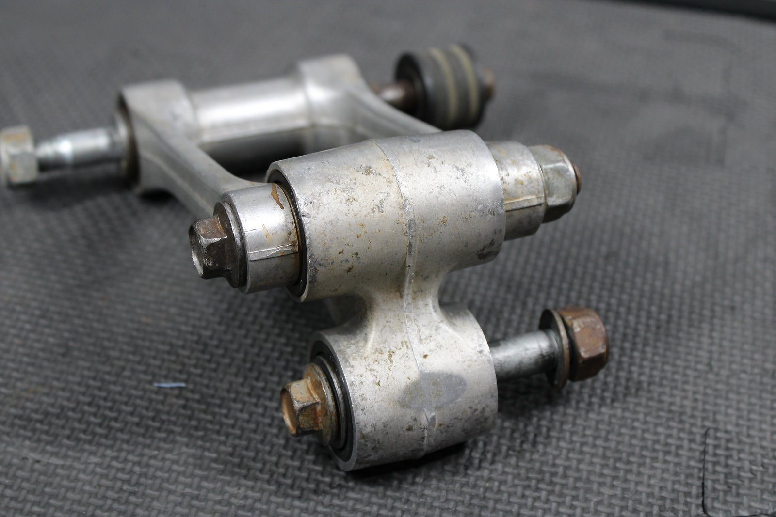 2003 Honda CRF450R OEM Rear Shock Linkage Links 52465 - Meb - 750 - hggarage