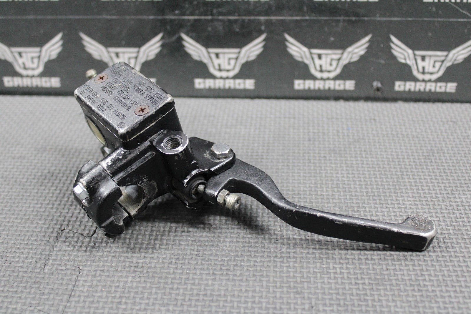 1989 HONDA 86 - 90 XR250R 87 - 90 XR600R OEM FRONT BRAKE MASTER CYLINDER W/ LEVER - hggarage