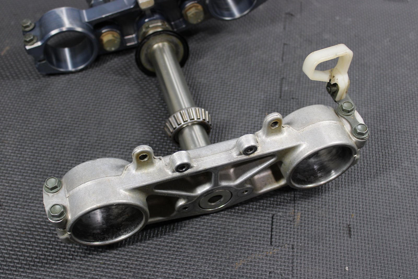 2002 YAMAHA YZ250F OEM LOWER UPPERBILLET APPLIED TRIPLE TREE STEM CLAMP - hggarage