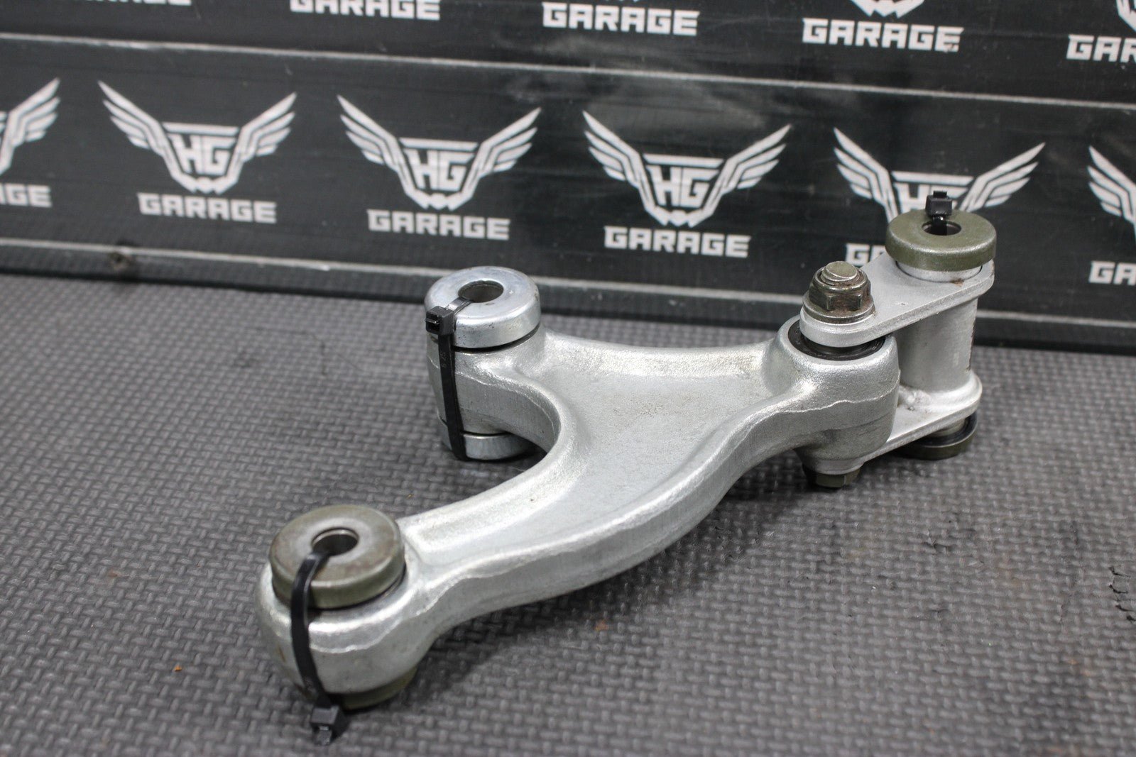 2000 YAMAHA TTR125 TTR125L OEM REAR SHOCK LINKAGE LINKS - hggarage