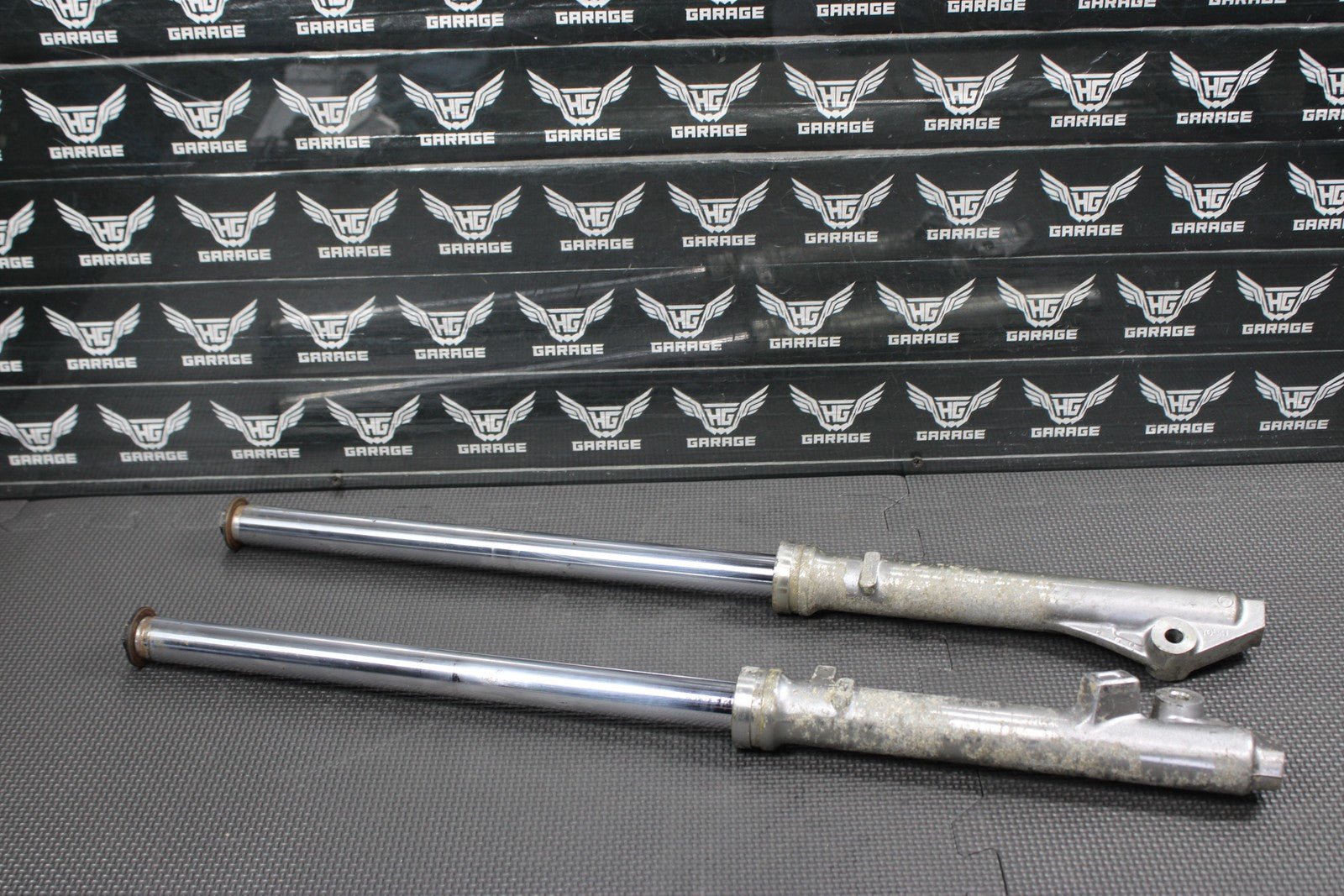 1985 YAMAHA PW80 83 - 85 OEM RIGHT LEFT FRONT SUSPENSION FORKS 21W - 23103 - 00 - 00 - hggarage