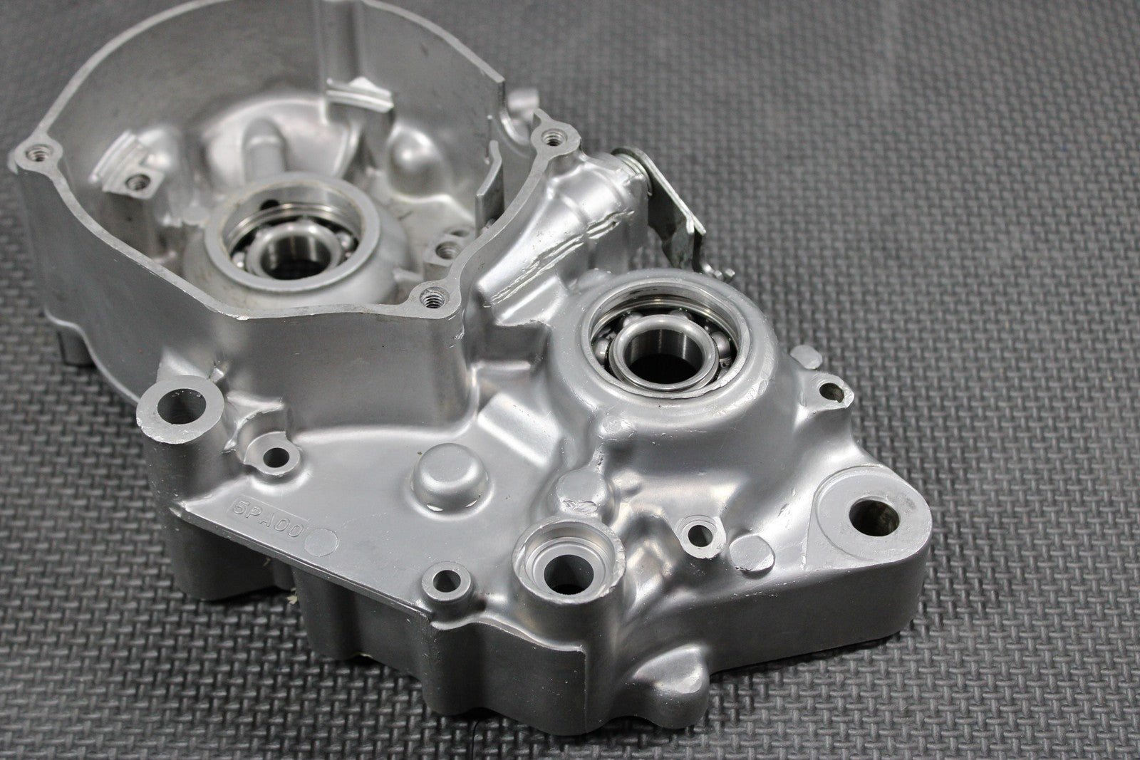 2007 02 - 18 YAMAHA YZ85 OEM LEFT ENGINE MOTOR CRANKCASE CRANK CASES BLOCK - hggarage