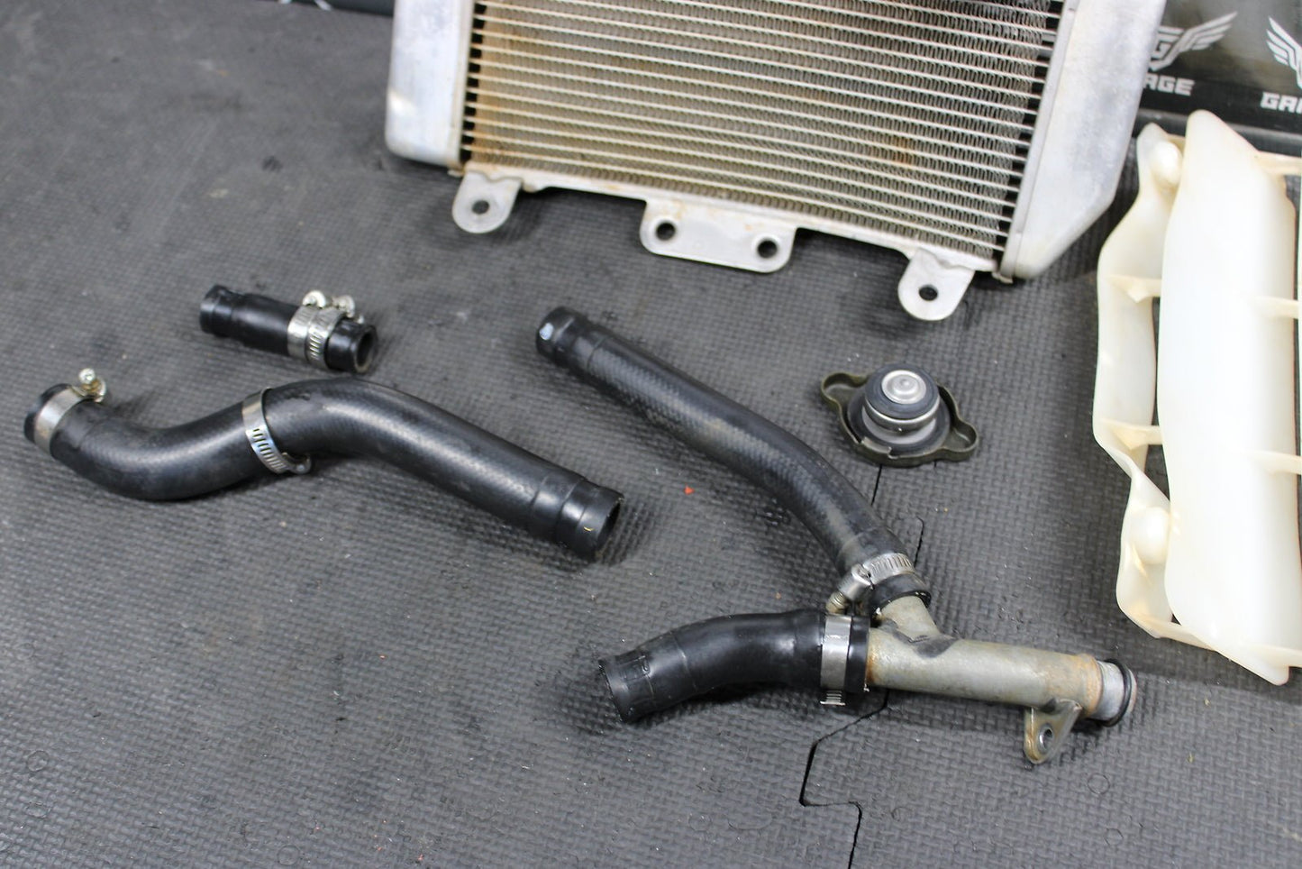 2006 YAMAHA YZ450F OEM LEFT SIDE RADIATOR COOLING COOLER HOSES - hggarage