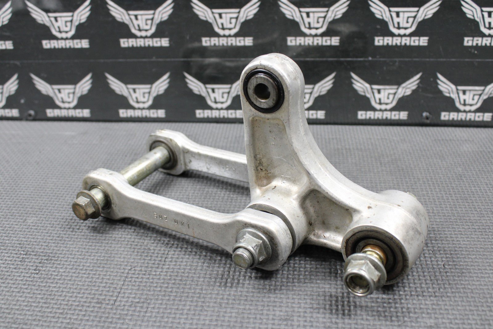 1999 98 - 99 SUZUKI RM125 OEM REAR SHOCK SWINGARM LINKAGE LINKS LEVER 62600 - 37820 - hggarage