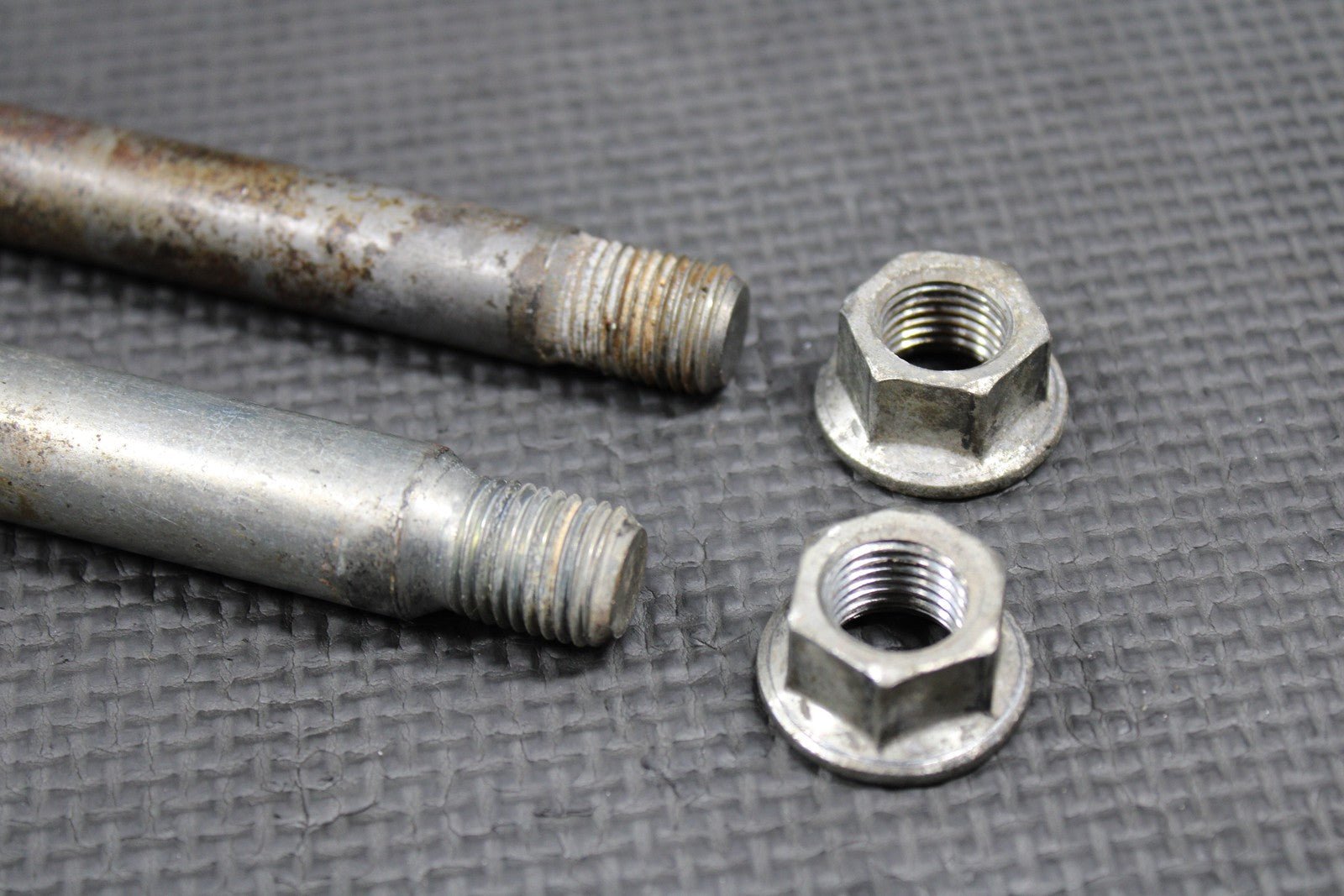 2009 KAWASAKI KLX250SF OEM SWINGARM BOLT SUSPENSION LINKAGE PIVOT SHAFT BOLTS - hggarage