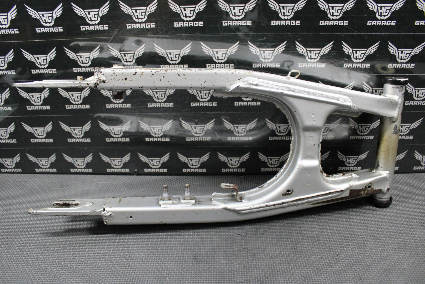 1999 HONDA XR200R 91 - 99 OEM SWINGARM SWING ARM REAR SUSPENSION 52100 - KT0 - 870 - hggarage