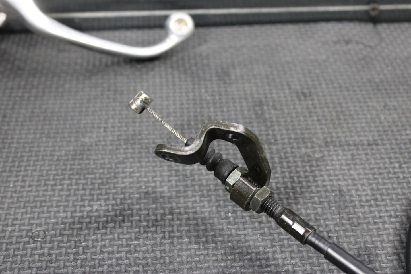 2005 YAMAHA 03 - 05 YZ250F YZ450F OEM CLUTCH CABLE LINE W ARC LEVER & PERCH - hggarage