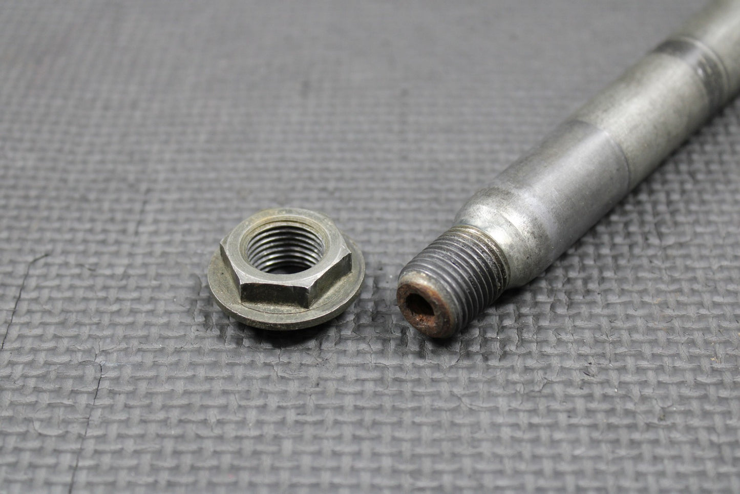 1999 YAMAHA YZ125 OEM FRONT WHEEL RIM AXLE PIVOT BOLT SHAFT NUT 5BE - 25181 - 00 - 00 - hggarage