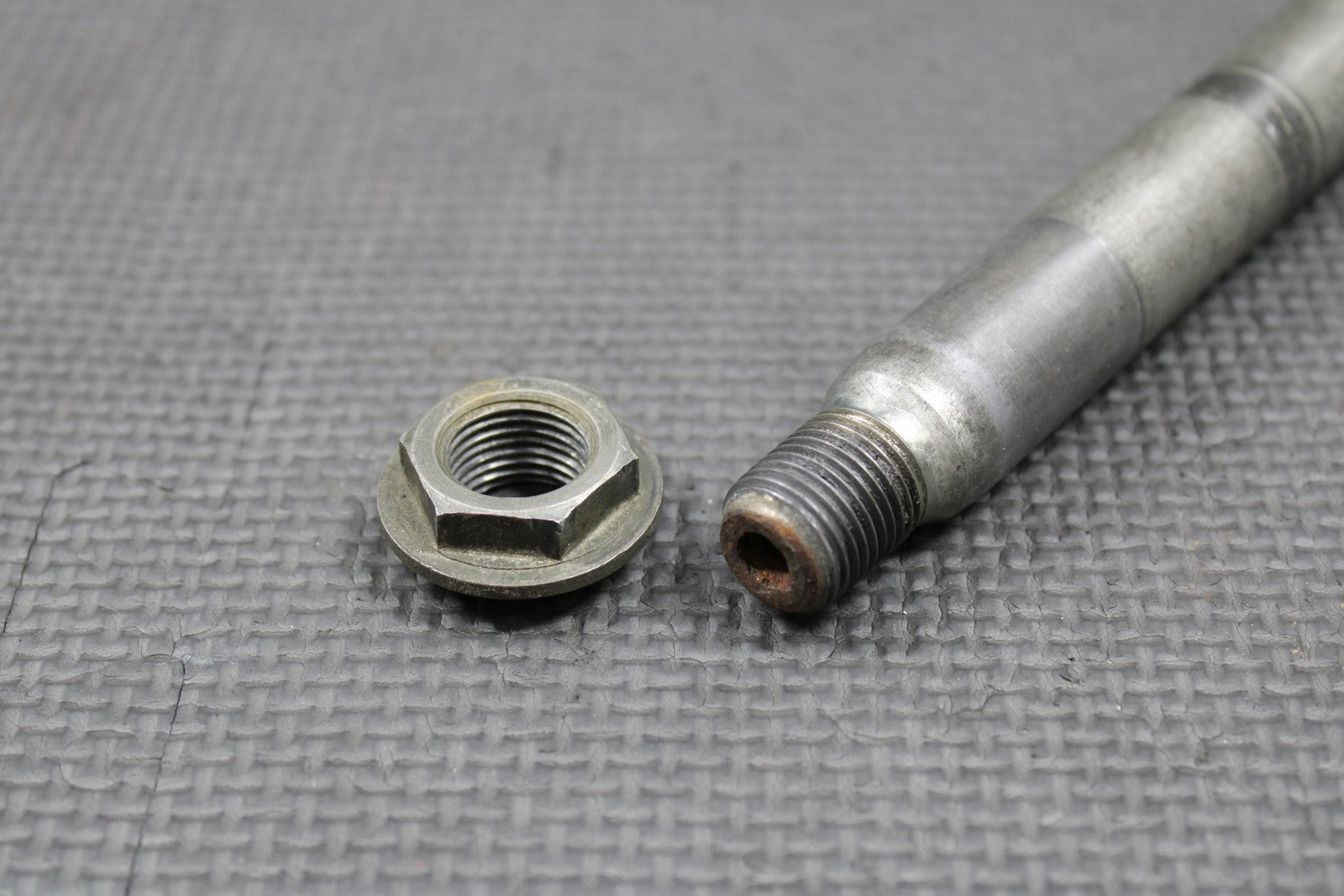 1999 YAMAHA YZ125 OEM FRONT WHEEL RIM AXLE PIVOT BOLT SHAFT NUT 5BE - 25181 - 00 - 00 - hggarage