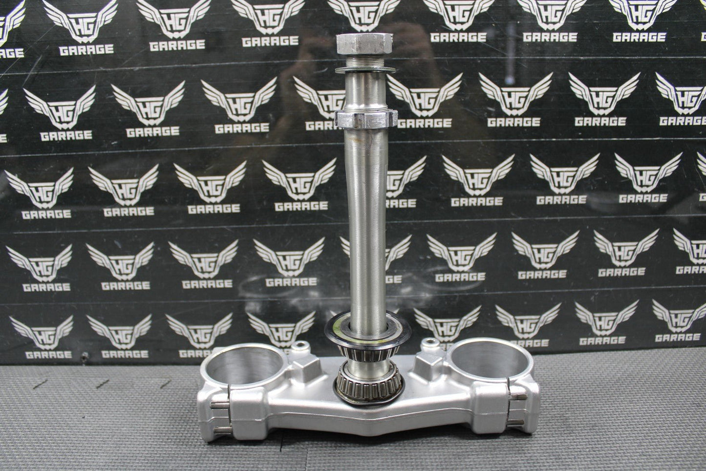 2005 YAMAHA YZ125 OEM FRONT FORK CLAMP LOWER TRIPLE TREE STEM 1C3 - 23340 - L0 - 00 - hggarage