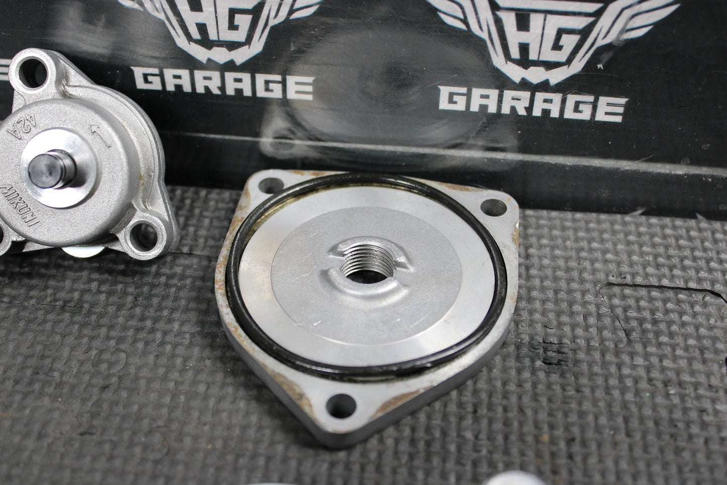 2004 SUZUKI DRZ125 OEM ENGINE MOTOR OIL PUMP COMPLETE ASSEMBLY 16400 - 42A01 - hggarage