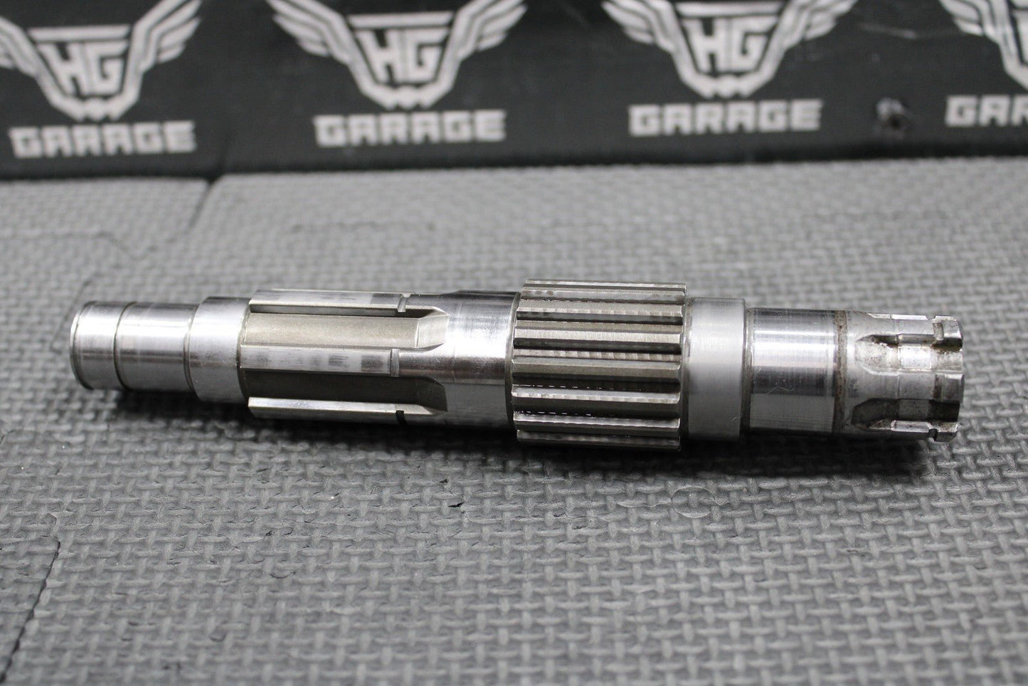 1996 94 - 98 KAWASAKI KX125 OEM TRANSMISSION TRANS OUTPUT COUNTER SHAFT 13128 - 1197 - hggarage