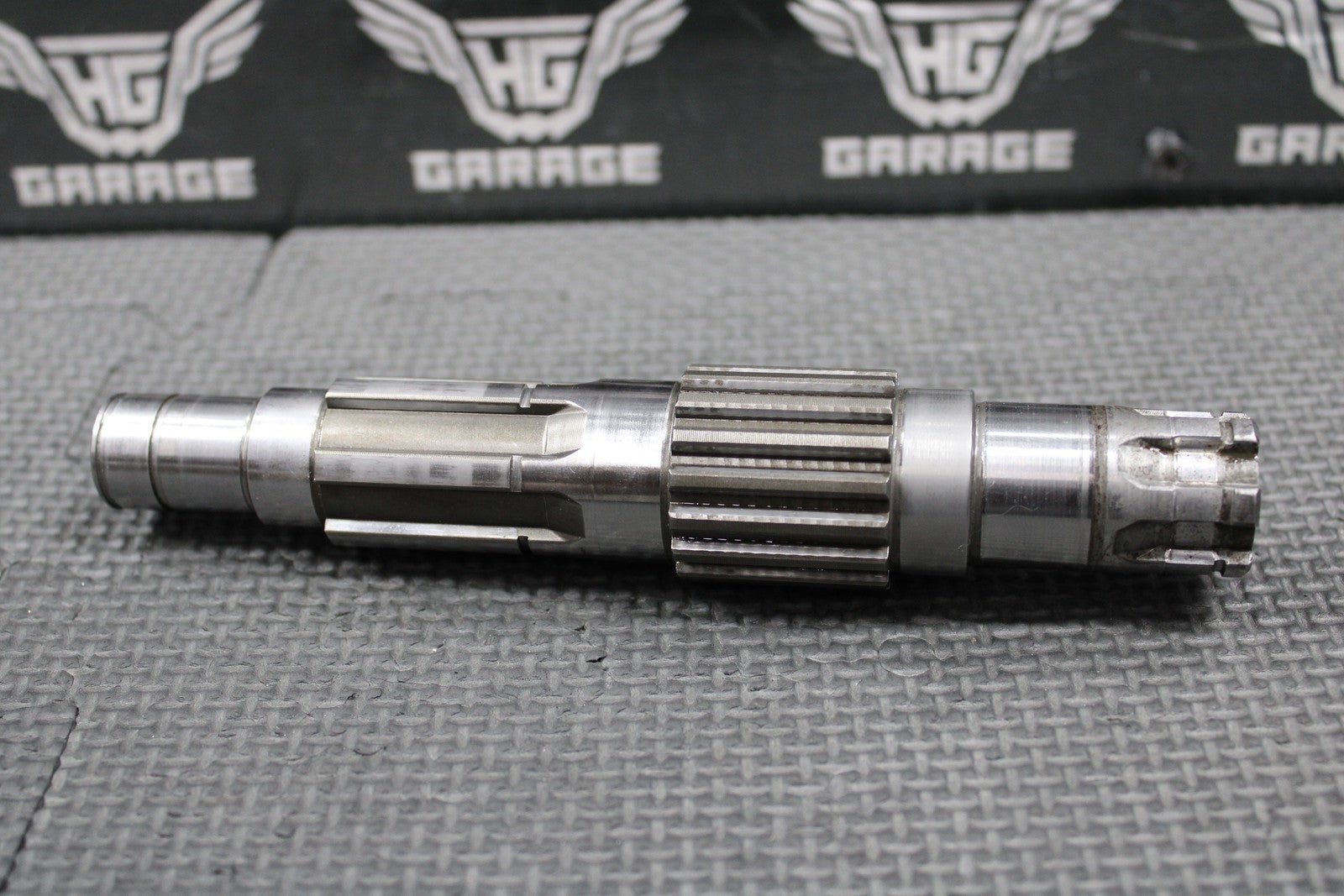 1996 94 - 98 KAWASAKI KX125 OEM TRANSMISSION TRANS OUTPUT COUNTER SHAFT 13128 - 1197 - hggarage