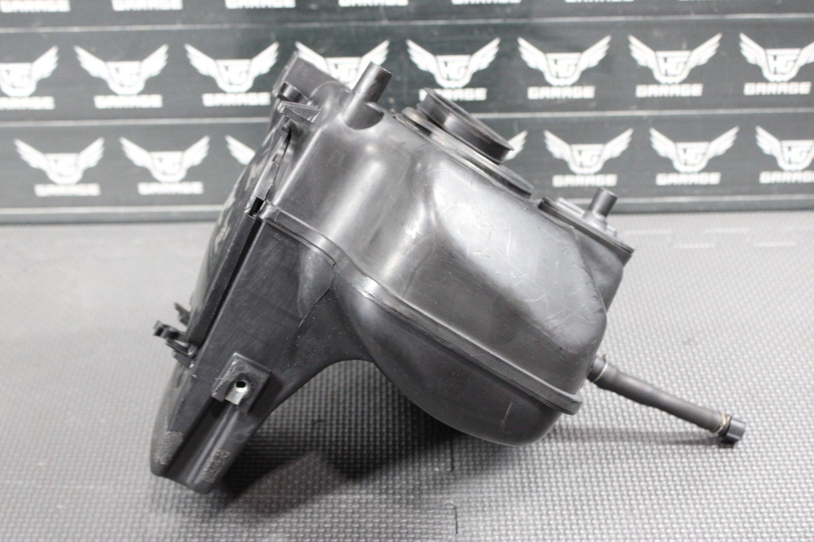 2005 SUZUKI DR200SE OEM AIRBOX INTAKE AIR CLEANER CASE ASSEMBLY - hggarage