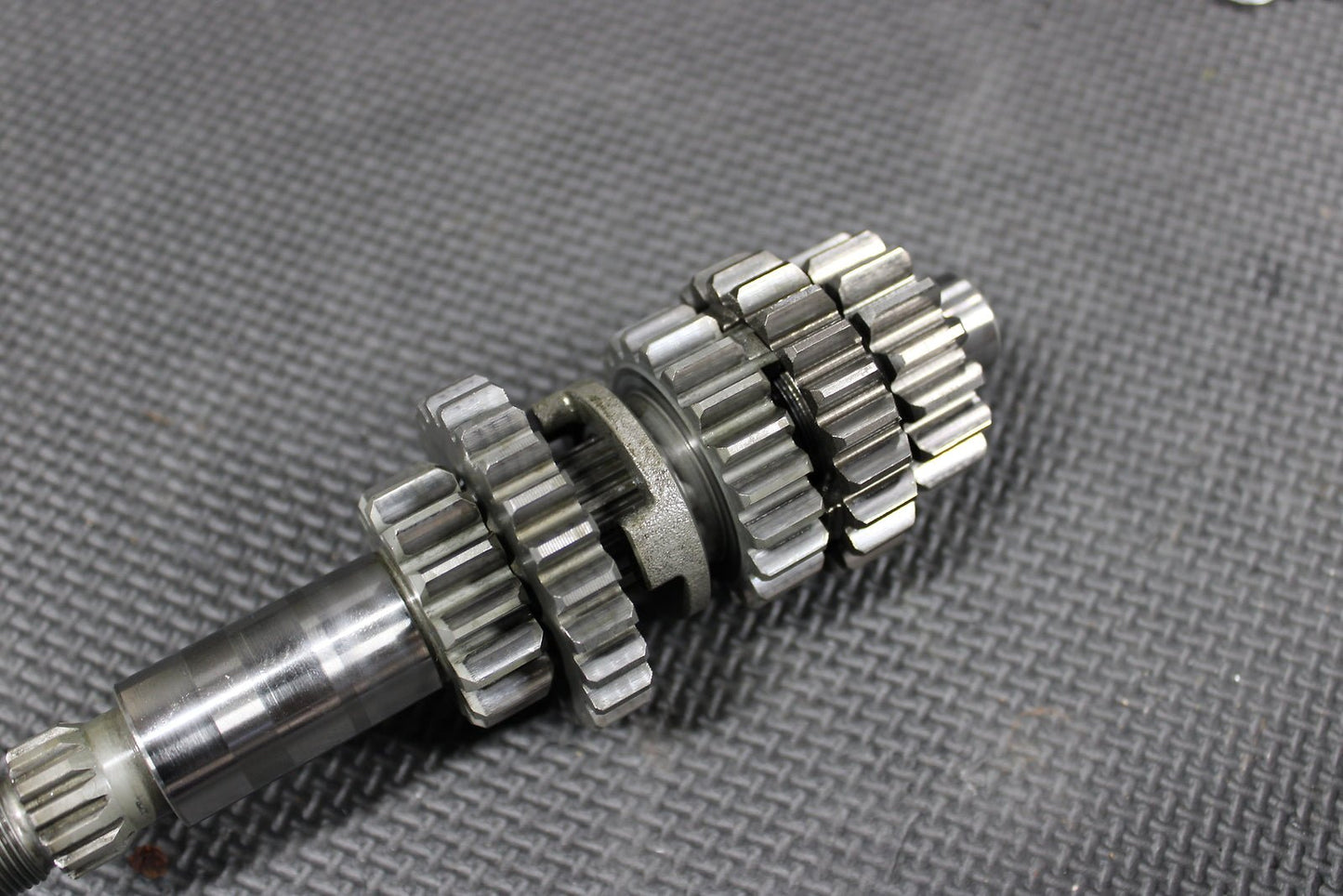 2002 YAMAHA YZ250F OEM ENGINE TRANSMISSION TRANNY ASSEMBLY GEARS - hggarage