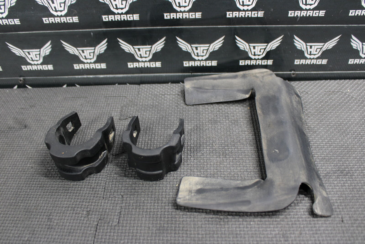 2001 HONDA XR200R 86-02 OEM FRAME FUEL TANK RUBBER MOUNTS CUSHIONS RUBBERS