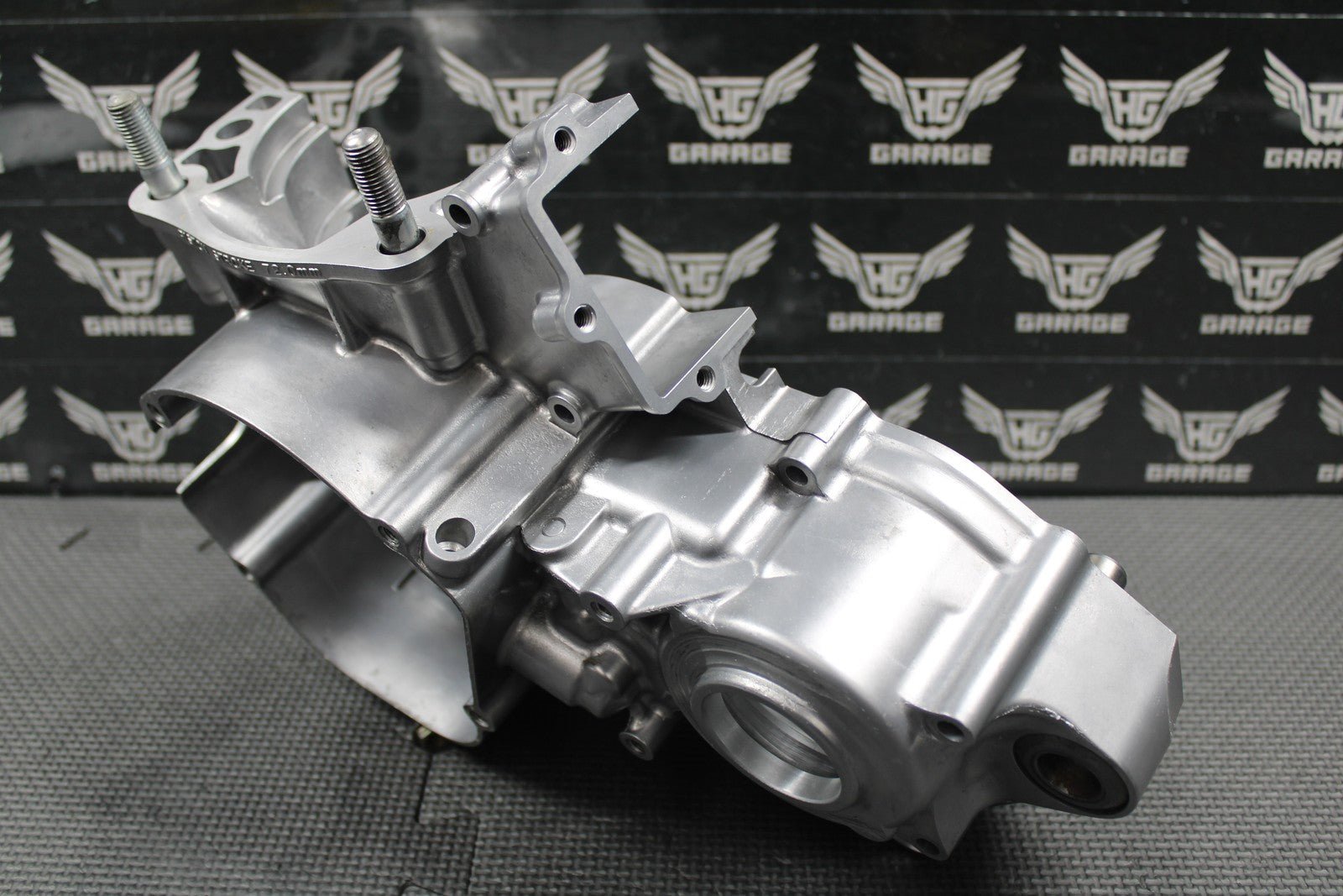 2003 HONDA CR250R OEM LEFT ENGINE CRANKCASE CRANK CASE BLOCK 04922 - KZ3 - L31 NICE! - hggarage