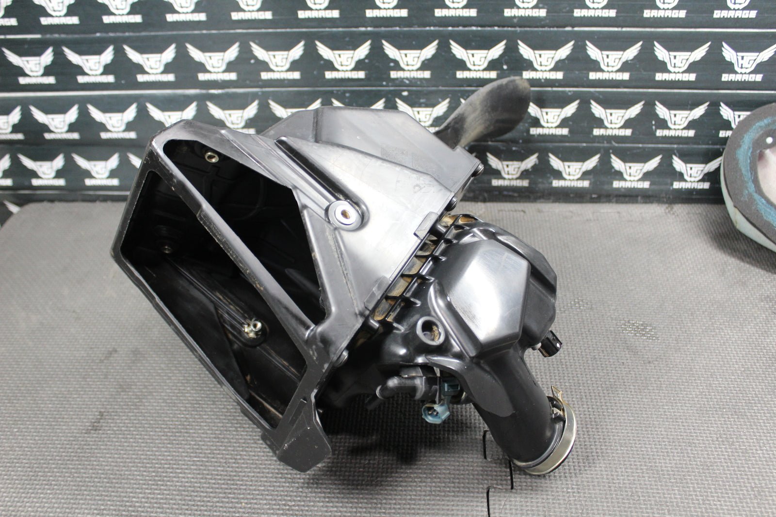 2018 KAWASAKI KX250F OEM AIRBOX INTAKE AIR CLEANER CASE FUEL INJECTOR SENSOR HOU - hggarage