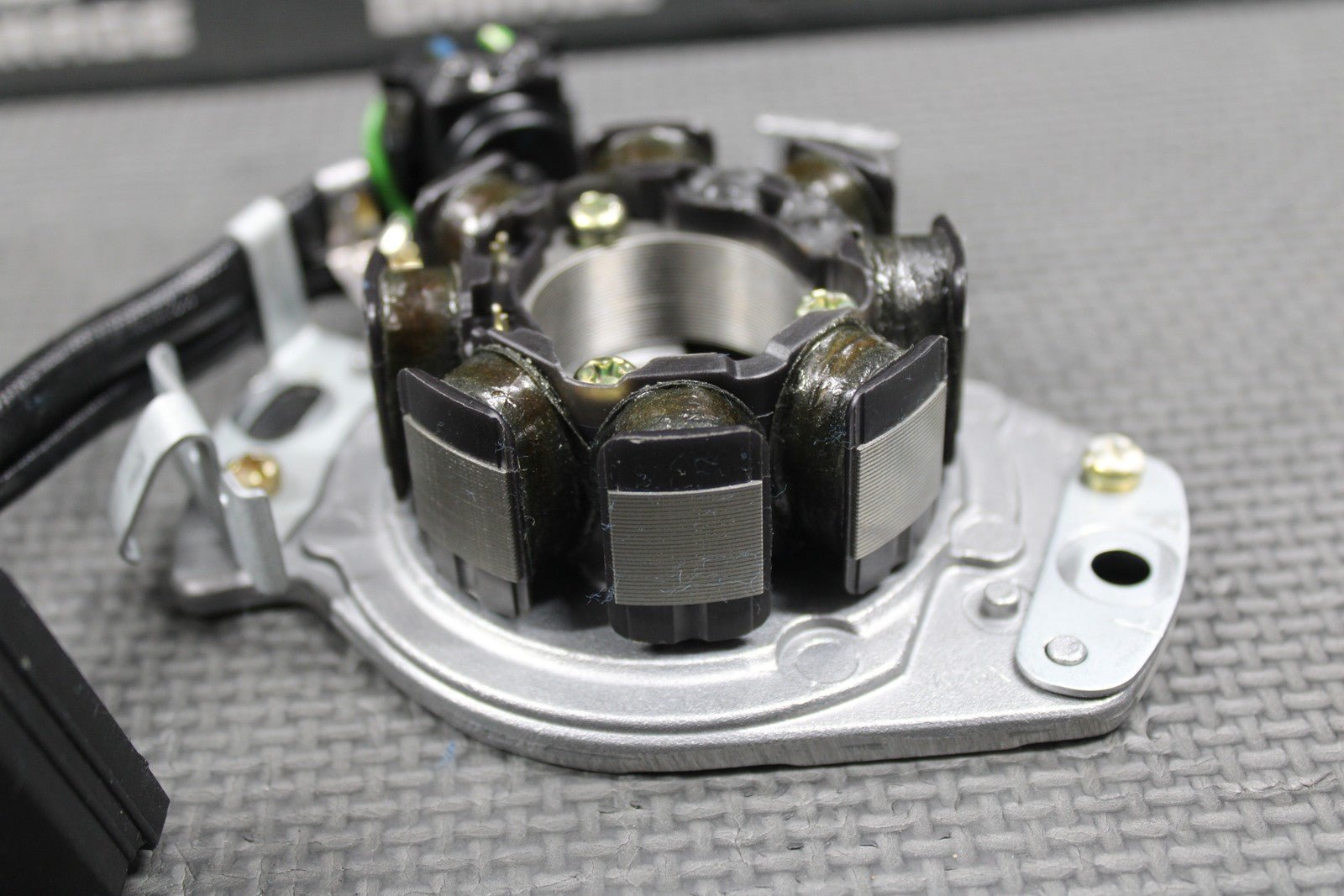 2003 HONDA CR250R OEM DENSO KZ3X STATOR MAGNETO GENERATOR 31100 - KZ3 - L31 MINT! - hggarage