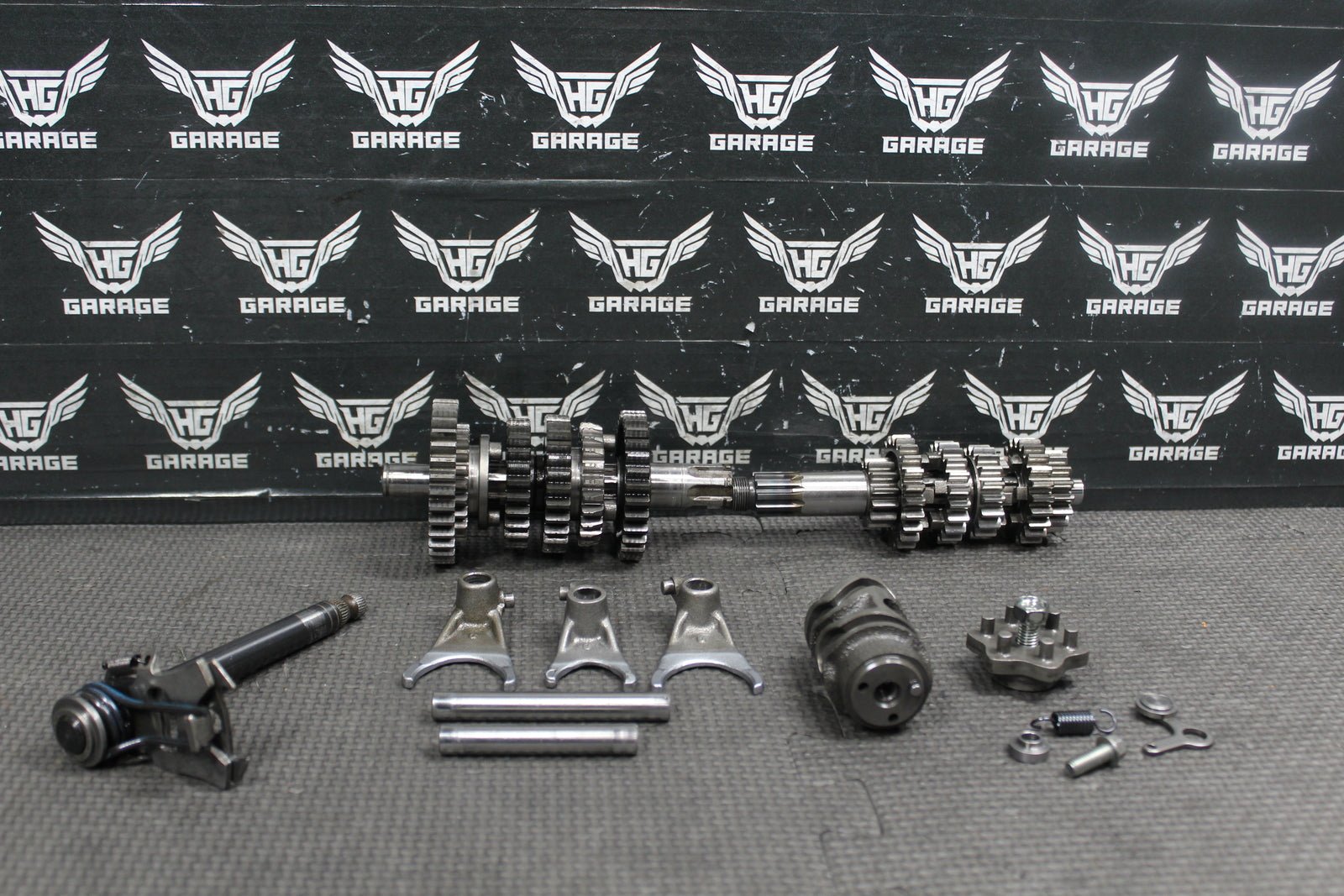 2003 Suzuki RM100 OEM Engine Transmission Tranny Assembly Gears K1312 - 71261 - hggarage