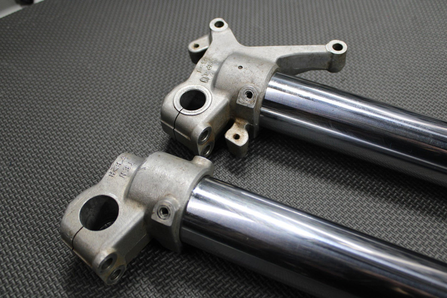 2001 HONDA CR250R OEM RIGHT LEFT FRONT SUSPENSION FORKS SHOCKS 51400 - KZ3 - J31ZA - hggarage