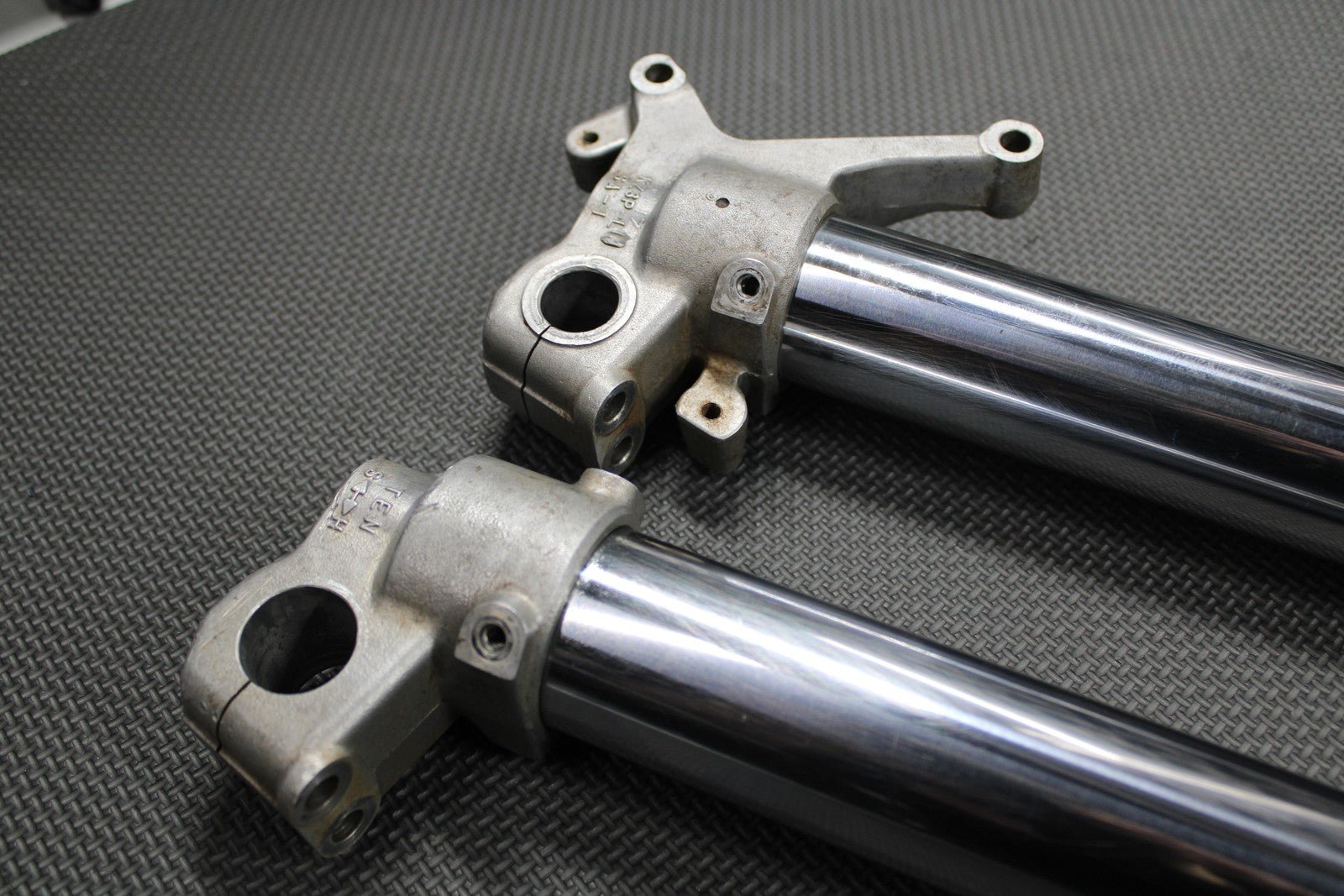 2001 HONDA CR250R OEM RIGHT LEFT FRONT SUSPENSION FORKS SHOCKS 51400 - KZ3 - J31ZA - hggarage