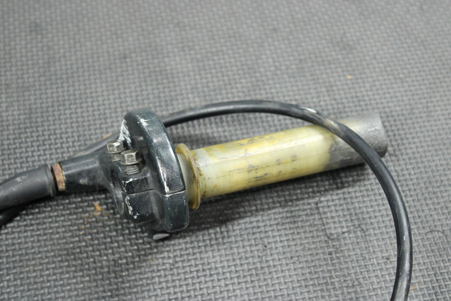 1993 Honda CR80R 86 - 95 OEM Right Throttle Grip Cable Tube Assembly 17910 - GS2 - 600 - hggarage