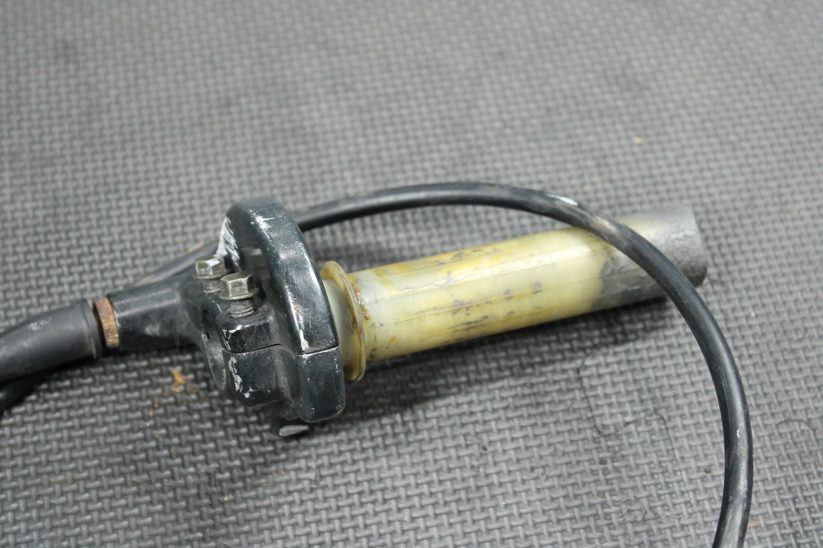 1993 Honda CR80R 86 - 95 OEM Right Throttle Grip Cable Tube Assembly 17910 - GS2 - 600 - hggarage