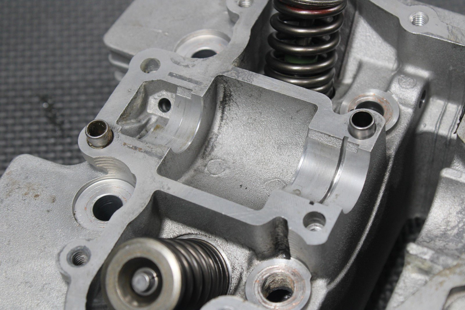2004 SUZUKI LTZ250 OEM ENGINE TOP END CYLINDER HEAD VALVES CAMSHAFT ROCKER ARMS - hggarage