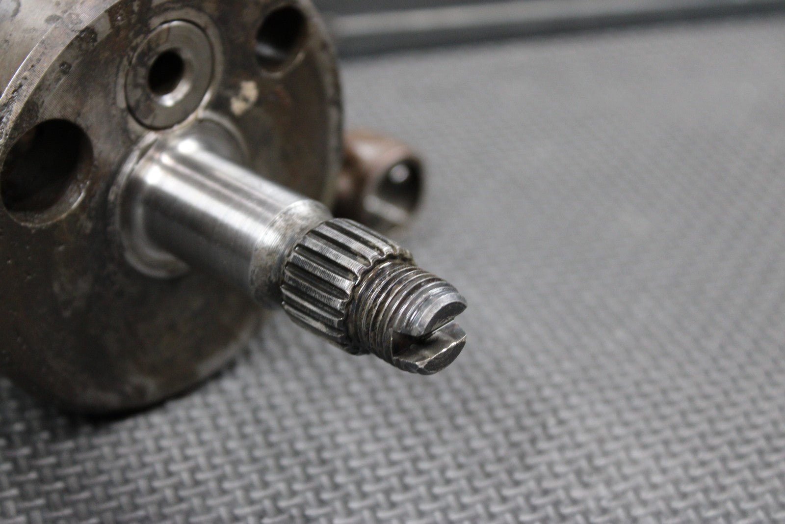 2001 SUZUKI RM80 OEM ENGINE MOTOR CRANKSHAFT CRANK SHAFT READ DESC! 12200 - 03B00 - hggarage