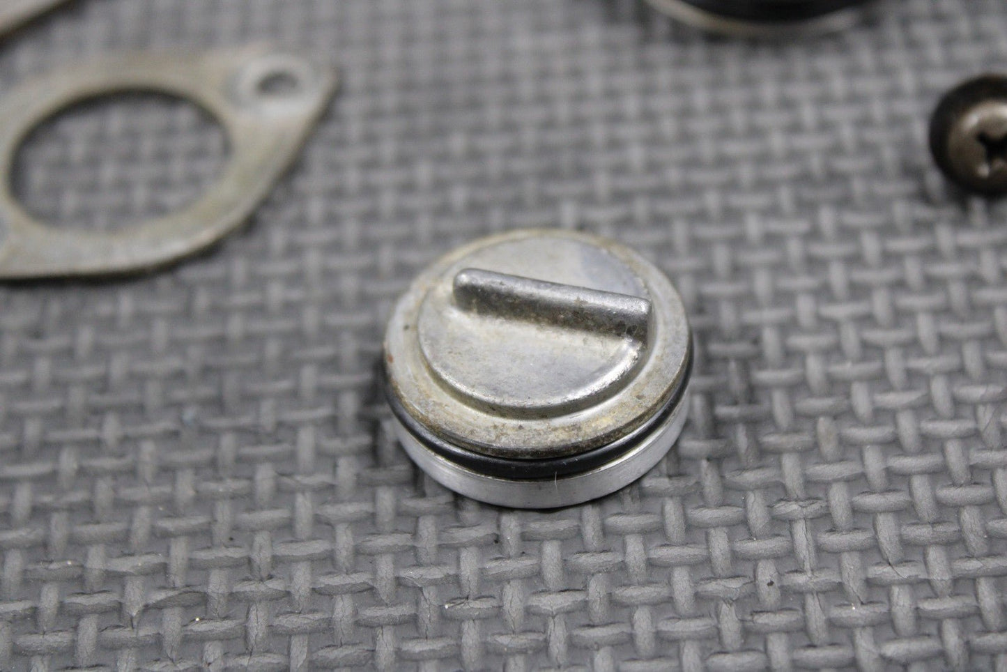 1999 SUZUKI RM250 OEM MODEL X EXHAUST POWER VALVE CAP COVERS SPRING 11257 - 37E30 - hggarage