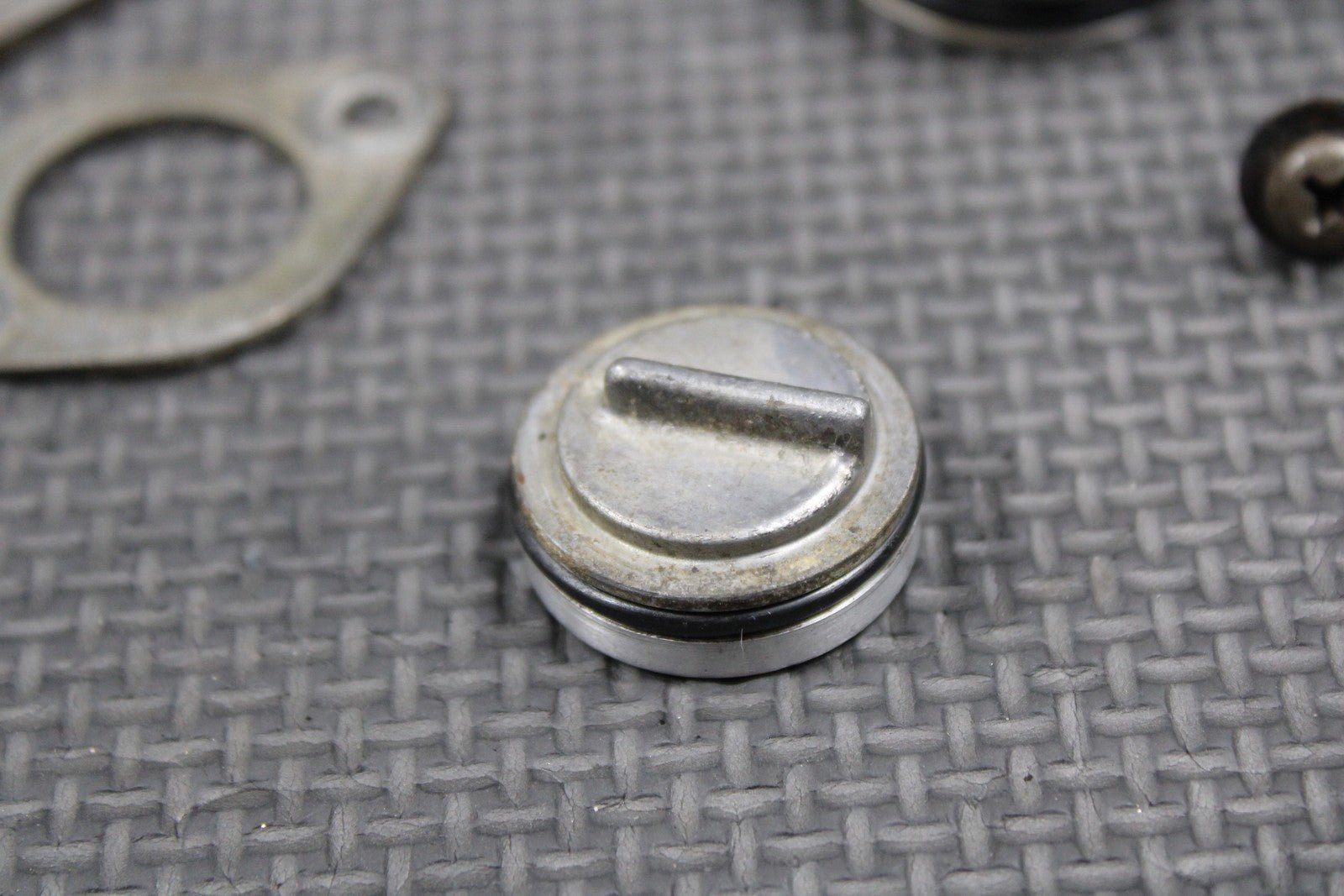 1999 SUZUKI RM250 OEM MODEL X EXHAUST POWER VALVE CAP COVERS SPRING 11257 - 37E30 - hggarage