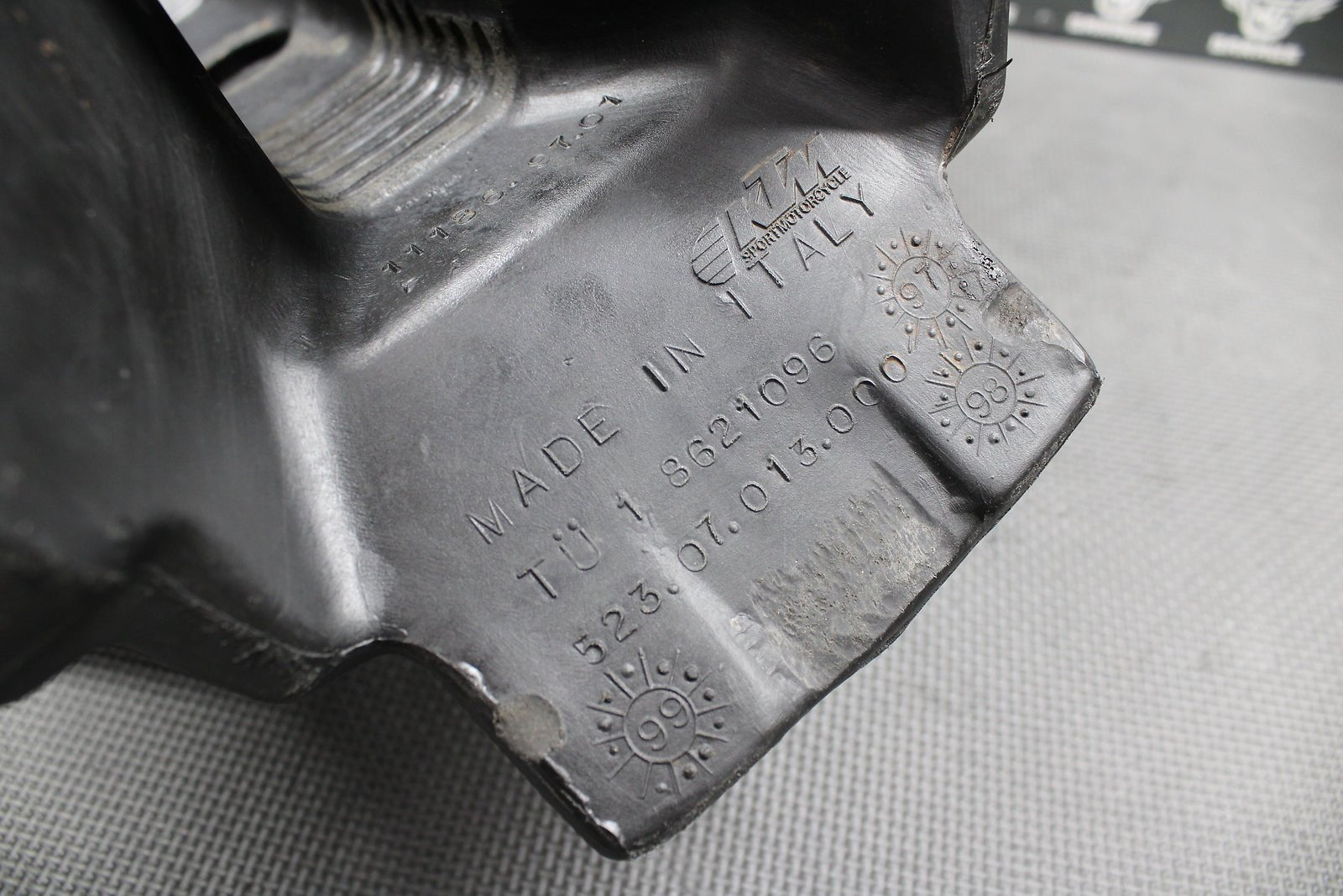 1999 KTM 125 250 300 12 LITER OEM GAS FUEL TANK CELL PETROL RESERVOIR 5230701300 - hggarage