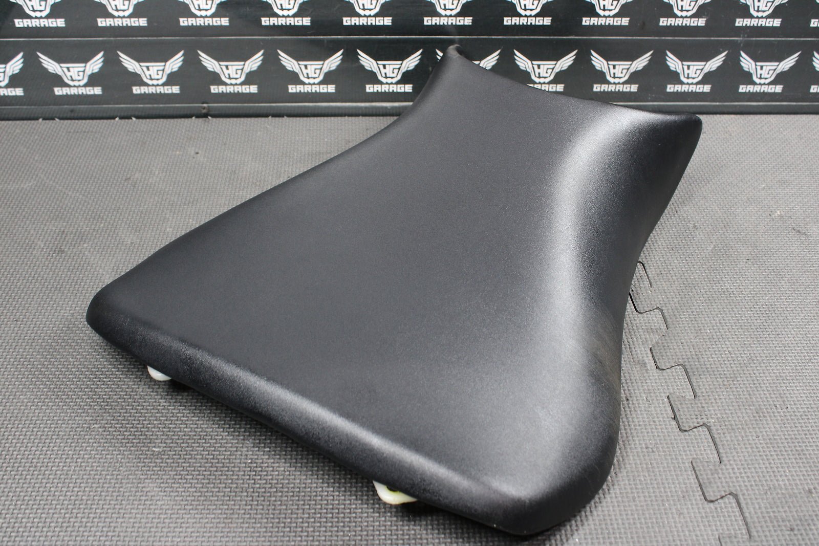 2009 Yamaha 03 - 05 YZF R6 06 - 09 R6S OEM Front Drivers Seat Pad Saddle Nice! - hggarage