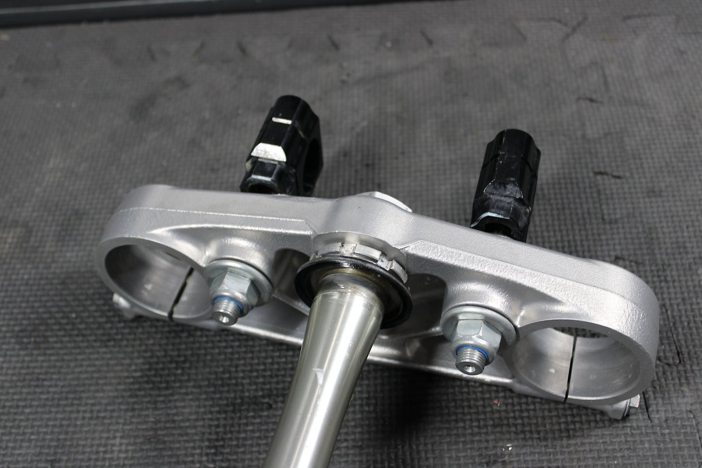 2006 HONDA CRF250R OEM FRONT FORKS LOWER UPPER TRIPLE TREE STEM CLAMP - hggarage