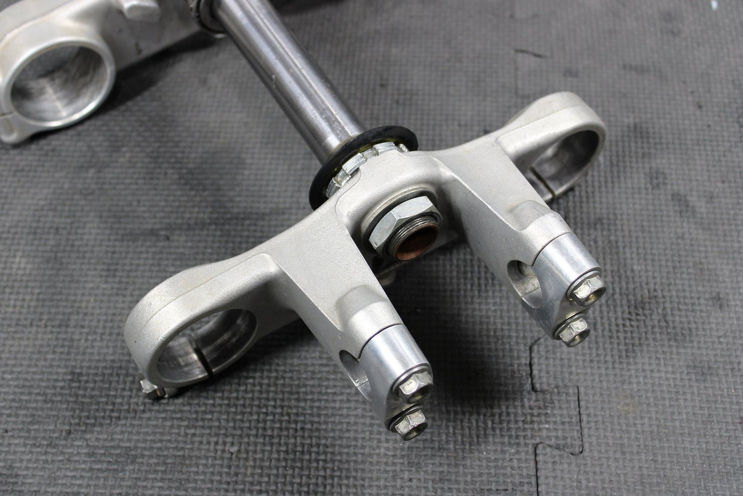 2008 HONDA CRF150RB CRF150R EXPERT OEM FRONT FORKS LOWER TRIPLE TREE CLAMPS - hggarage